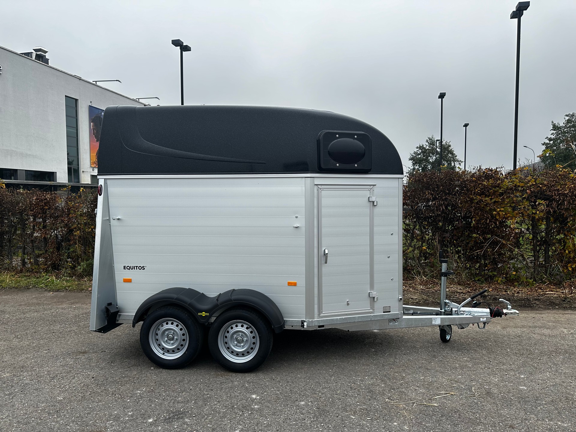 HUMBAUR Equitos Alu 2400-showroom-element-1