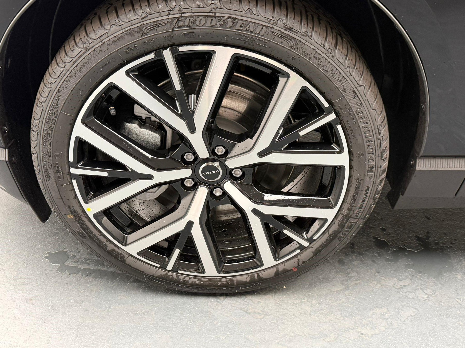 VOLVO EX30 E60 Twin Ultra Performance Sw. Black Ed. AWD-image-22