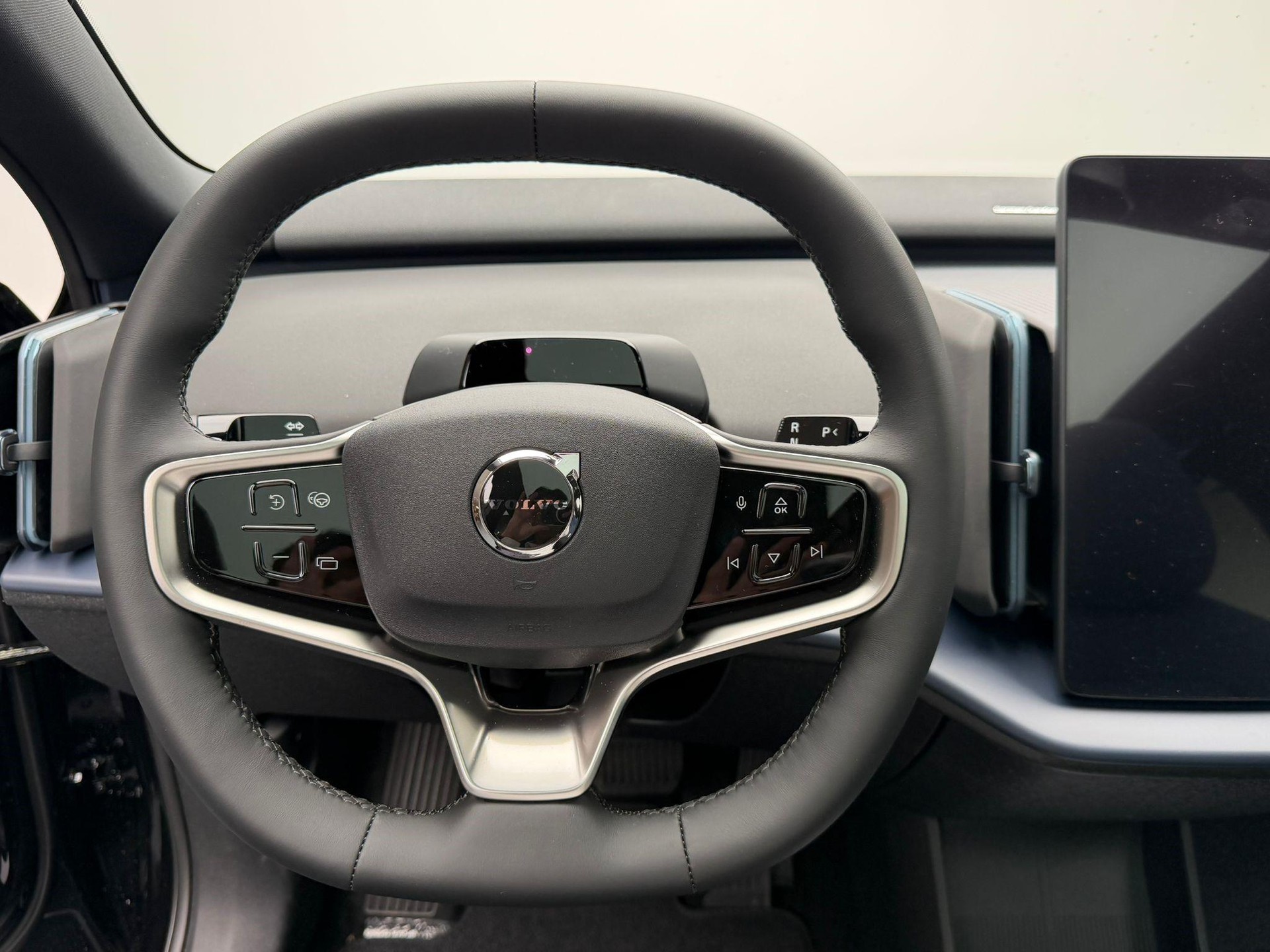 VOLVO EX30 E60 Twin Ultra Performance Sw. Black Ed. AWD-image-8