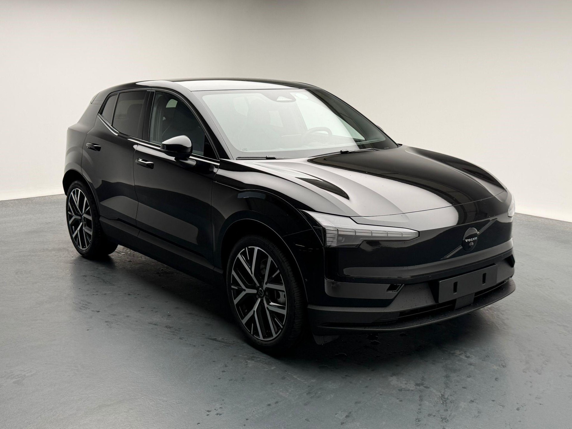 VOLVO EX30 E60 Twin Ultra Performance Sw. Black Ed. AWD-image-6