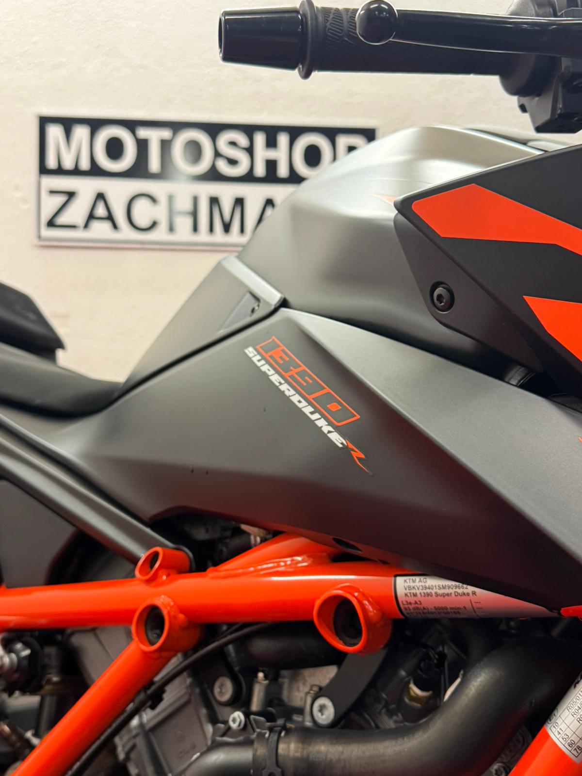 KTM 1390 Super Duke R EVO-image-6