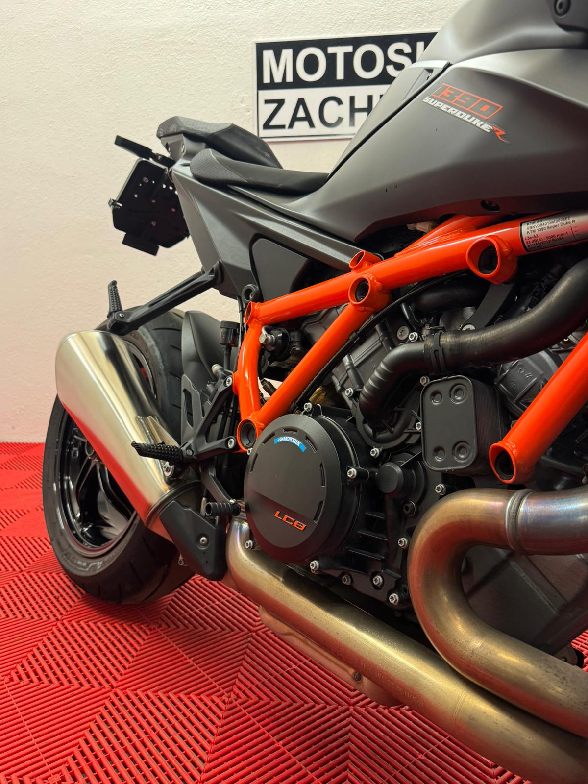 KTM 1390 Super Duke R EVO-image-7