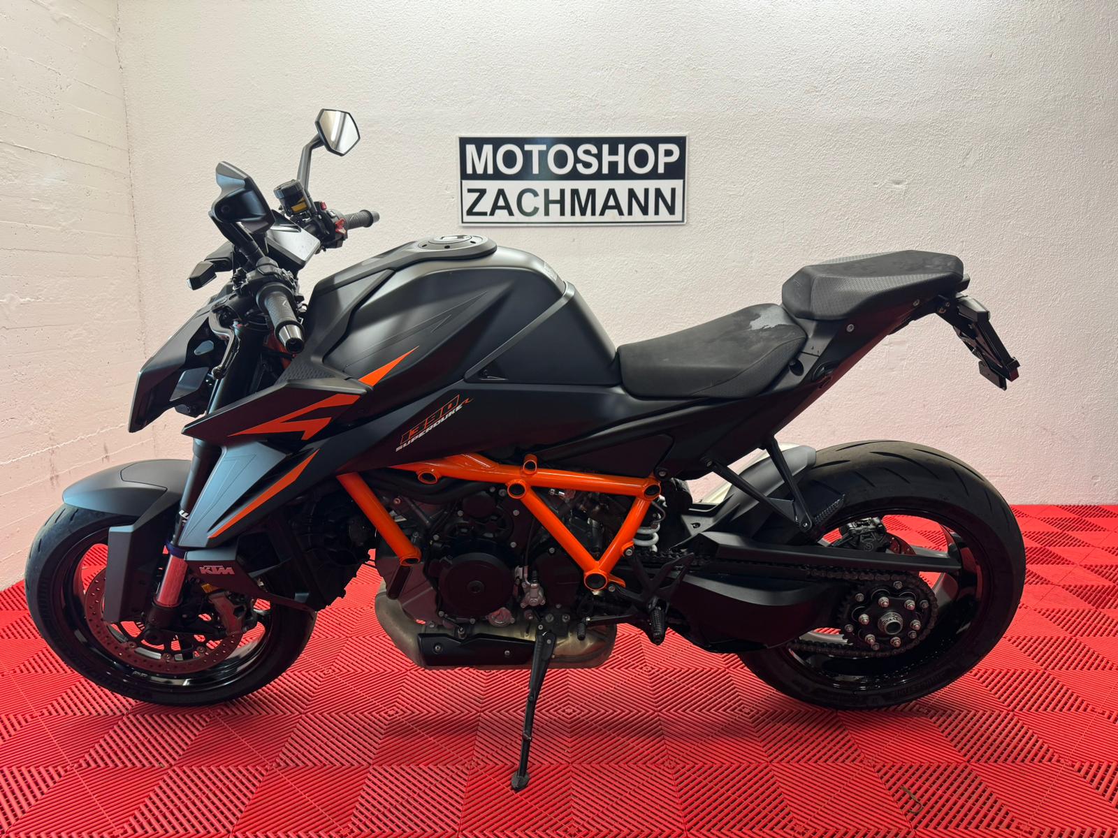 KTM 1390 Super Duke R EVO-image-3