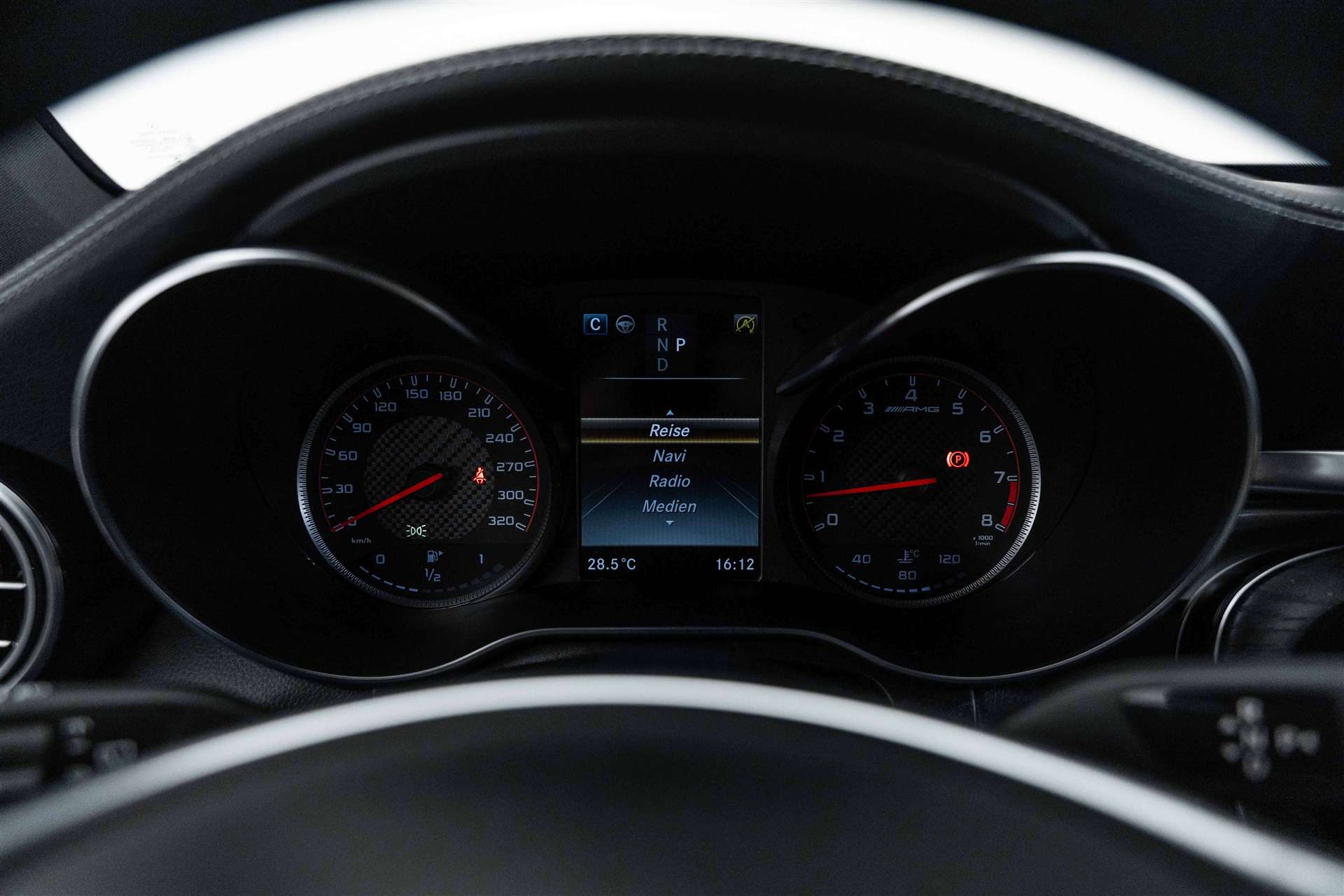 MERCEDES-BENZ GLC 63 S AMG 4Matic+ 9G-Tronic-image-30