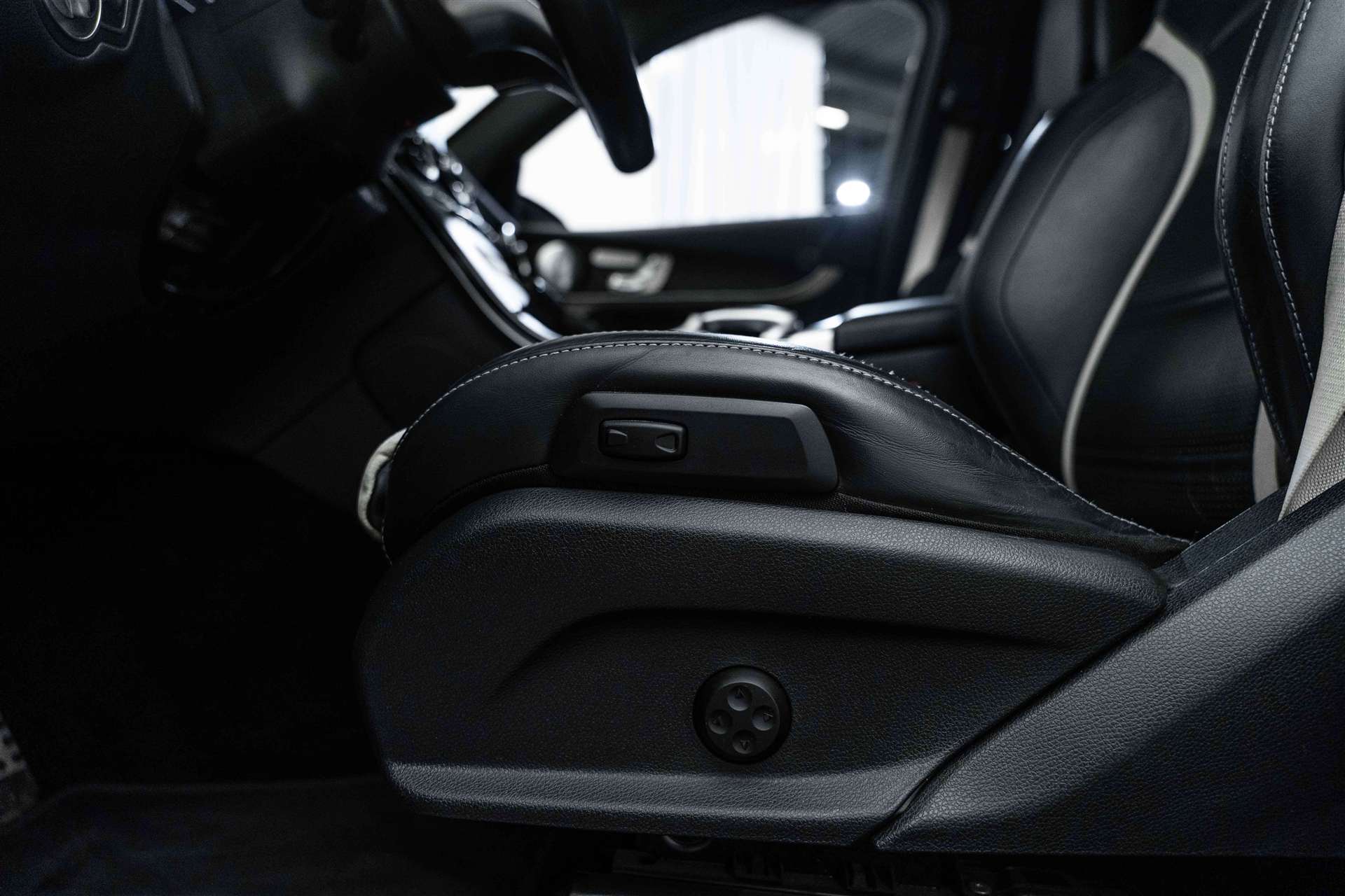 MERCEDES-BENZ GLC 63 S AMG 4Matic+ 9G-Tronic-image-20