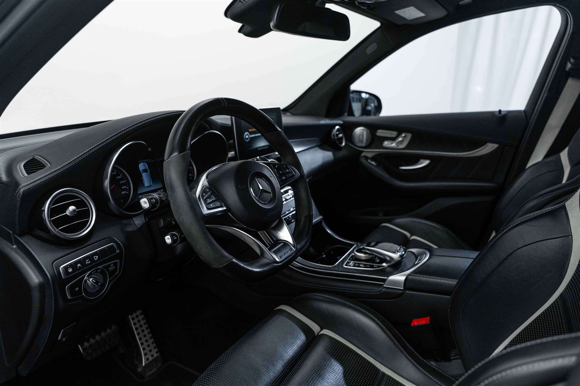 MERCEDES-BENZ GLC 63 S AMG 4Matic+ 9G-Tronic-image-8