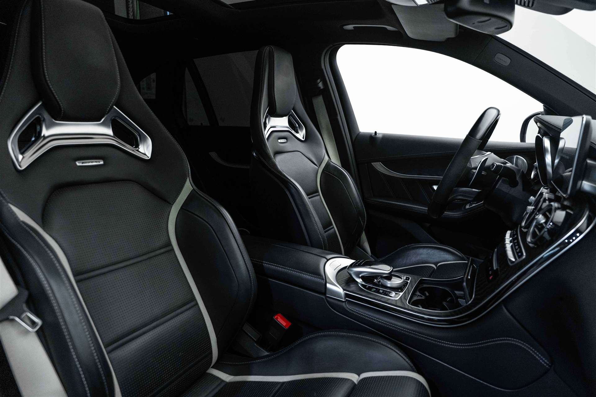 MERCEDES-BENZ GLC 63 S AMG 4Matic+ 9G-Tronic-image-12