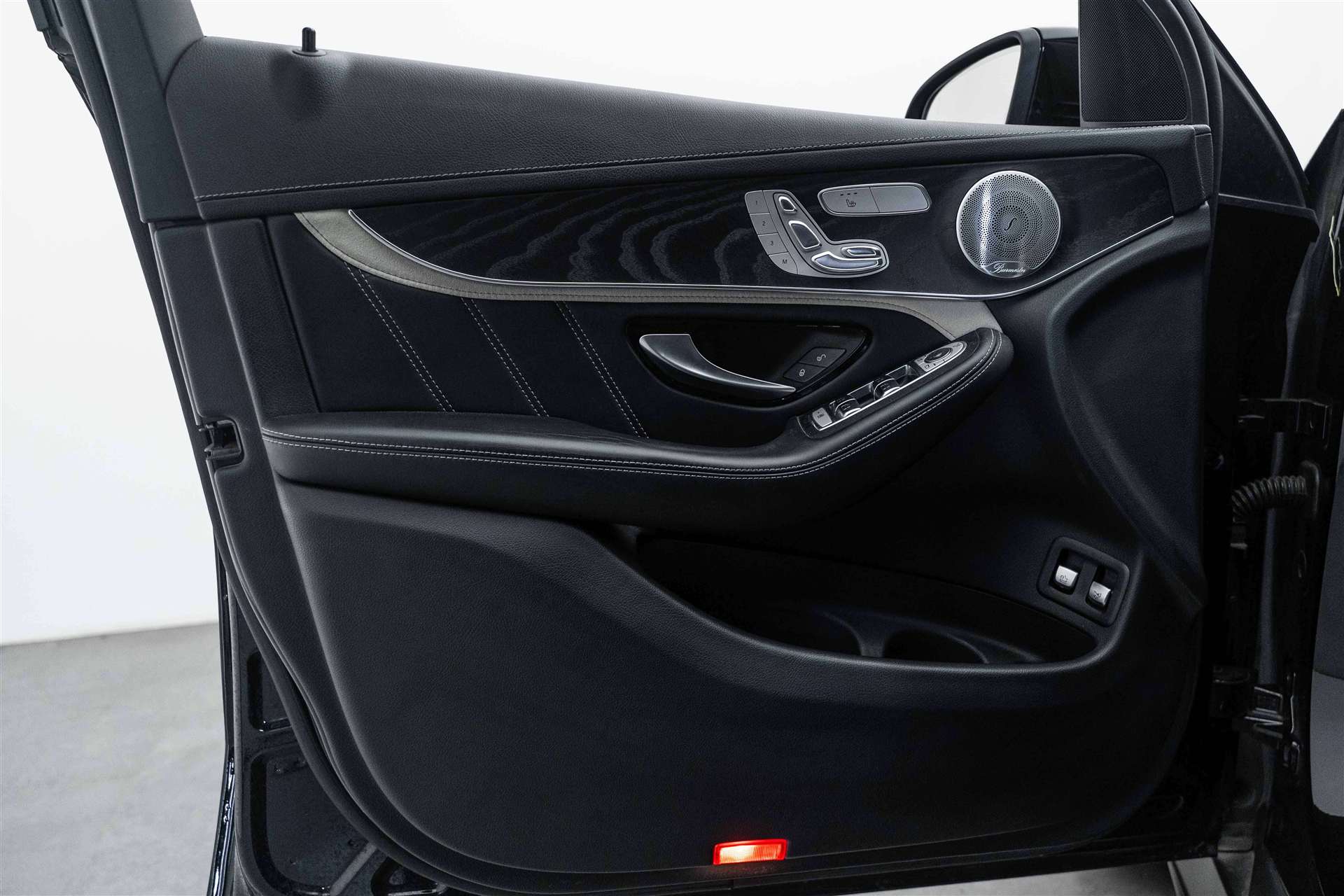 MERCEDES-BENZ GLC 63 S AMG 4Matic+ 9G-Tronic-image-7