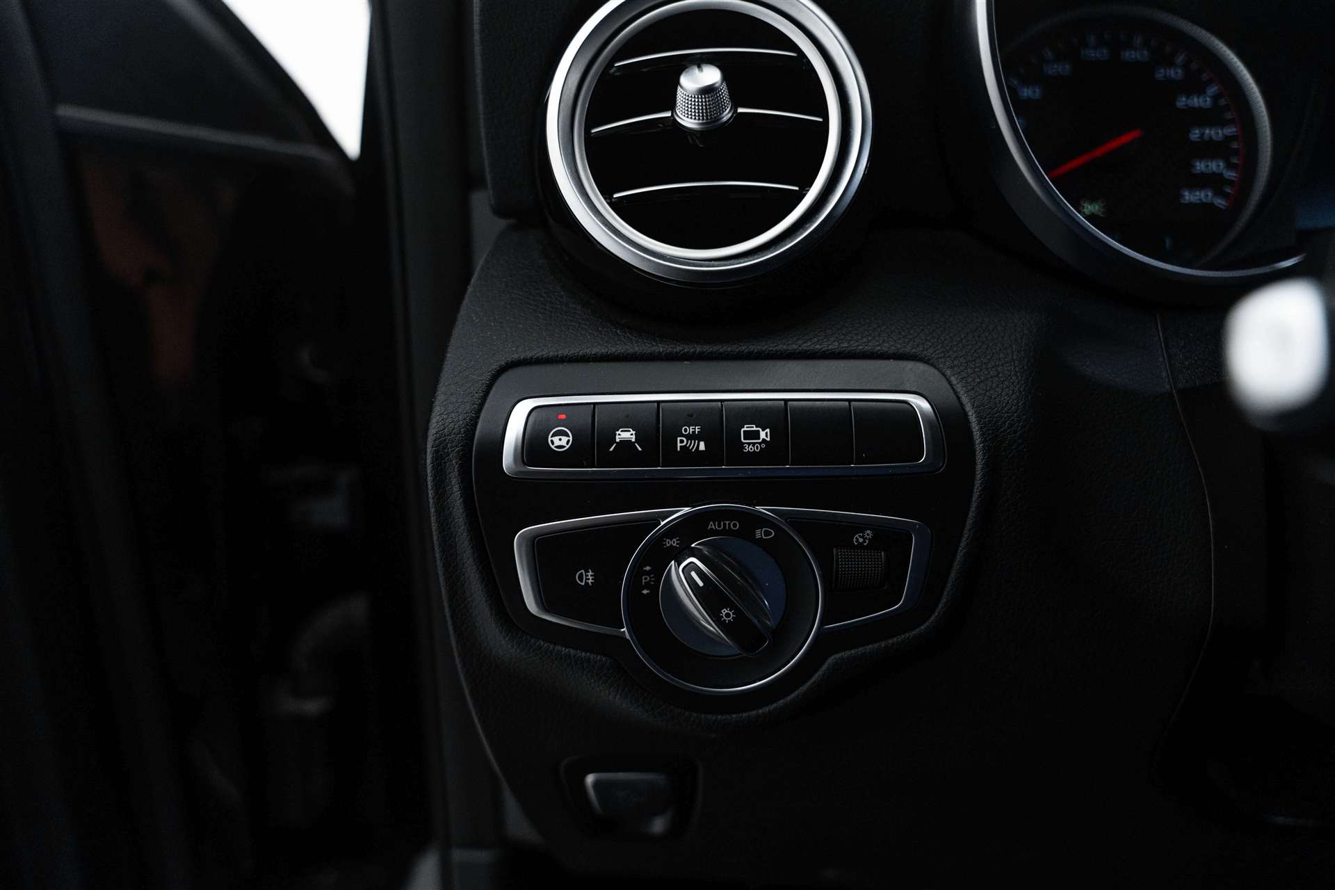 MERCEDES-BENZ GLC 63 S AMG 4Matic+ 9G-Tronic-image-33