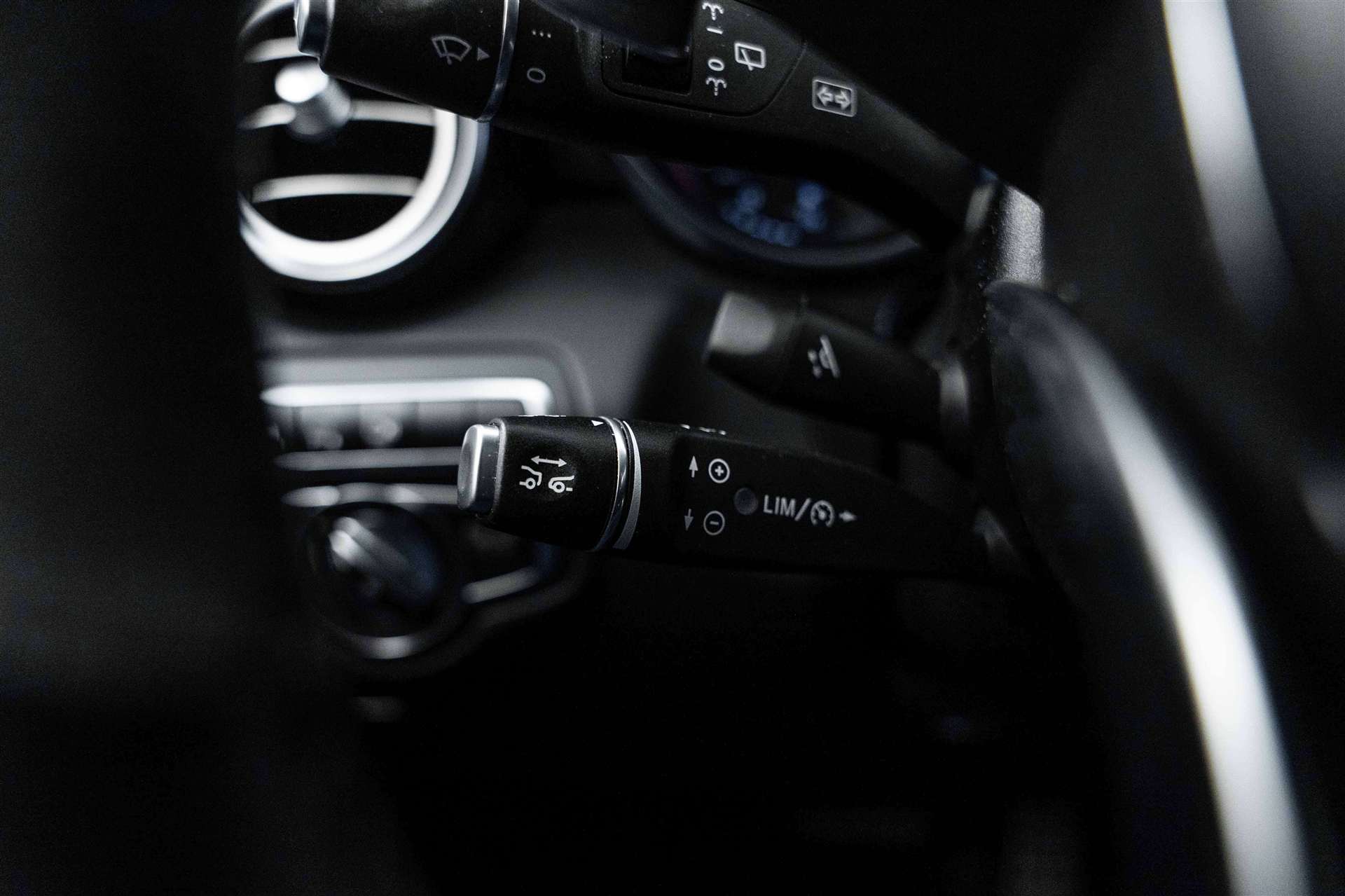 MERCEDES-BENZ GLC 63 S AMG 4Matic+ 9G-Tronic-image-23