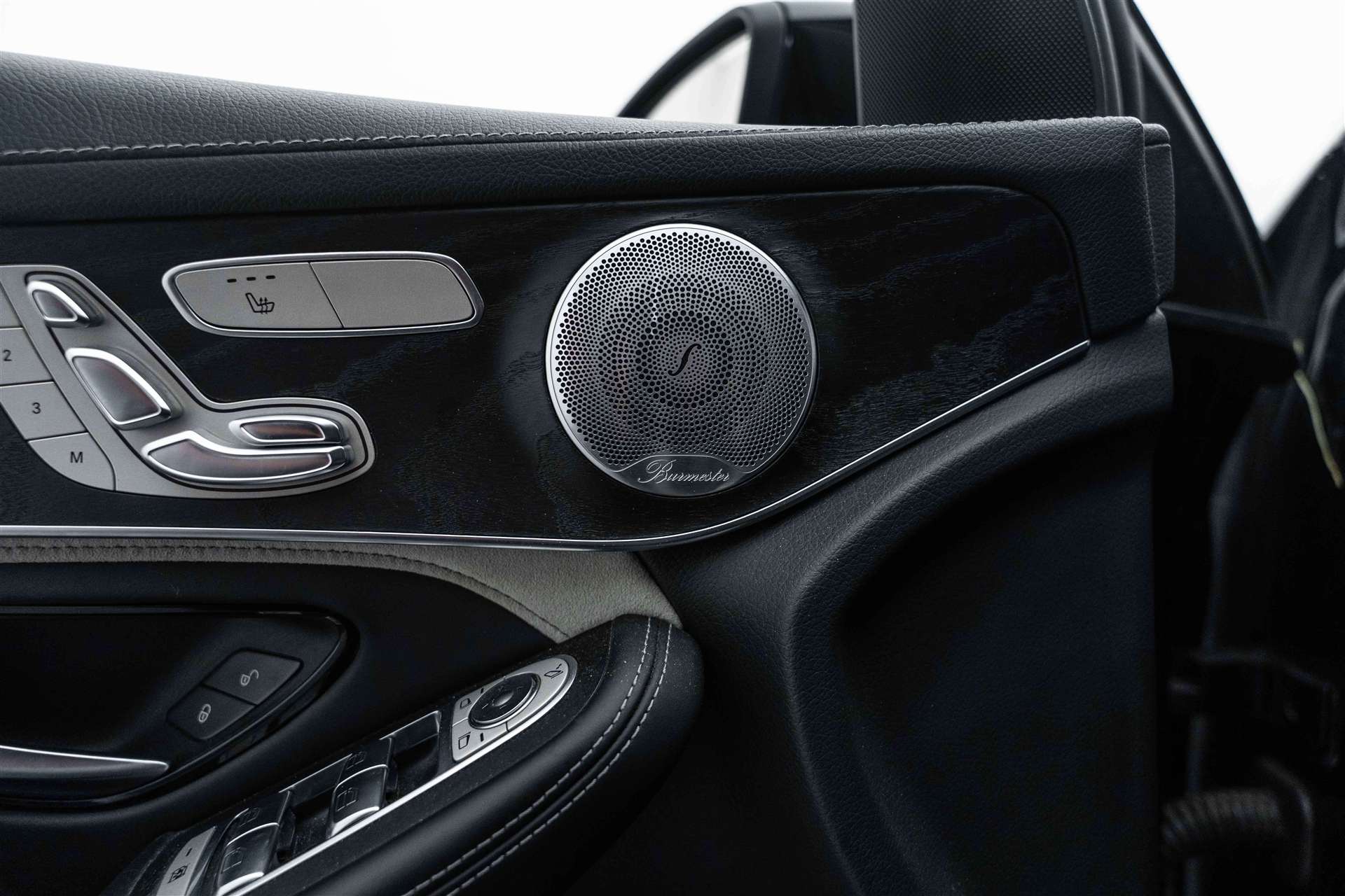 MERCEDES-BENZ GLC 63 S AMG 4Matic+ 9G-Tronic-image-17