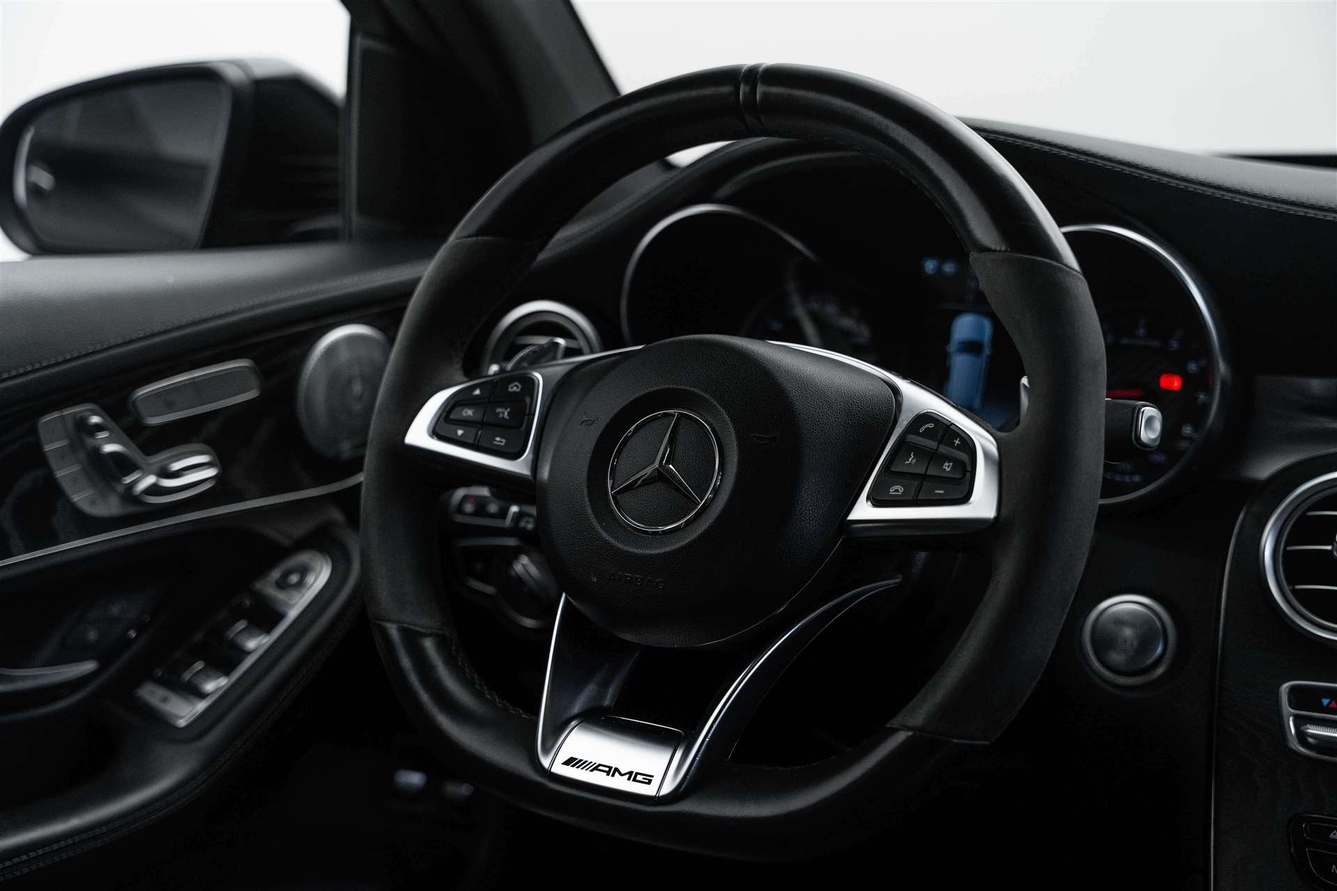 MERCEDES-BENZ GLC 63 S AMG 4Matic+ 9G-Tronic-image-10
