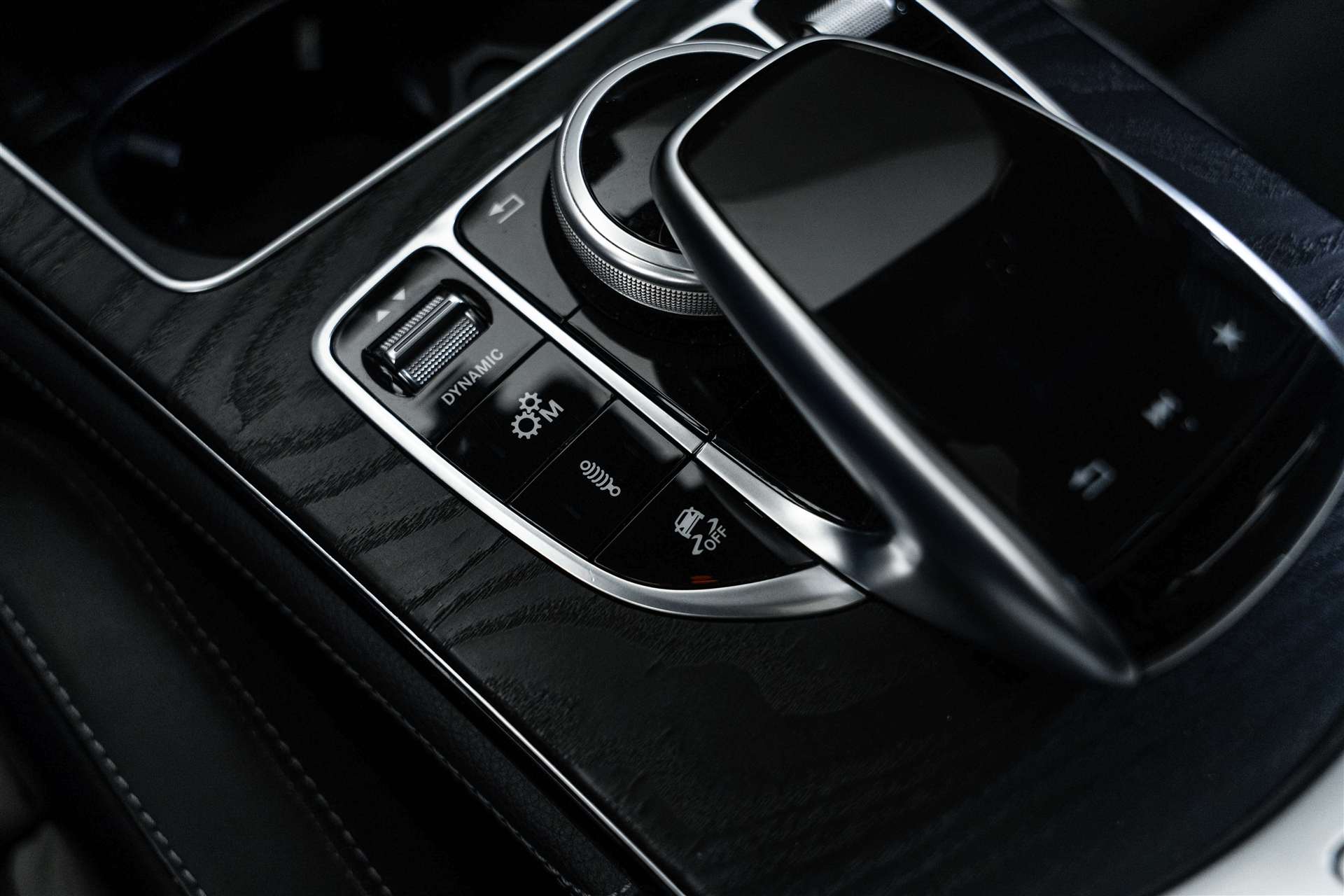 MERCEDES-BENZ GLC 63 S AMG 4Matic+ 9G-Tronic-image-32