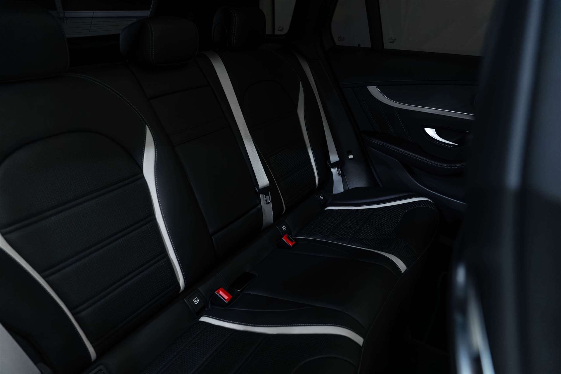 MERCEDES-BENZ GLC 63 S AMG 4Matic+ 9G-Tronic-image-15
