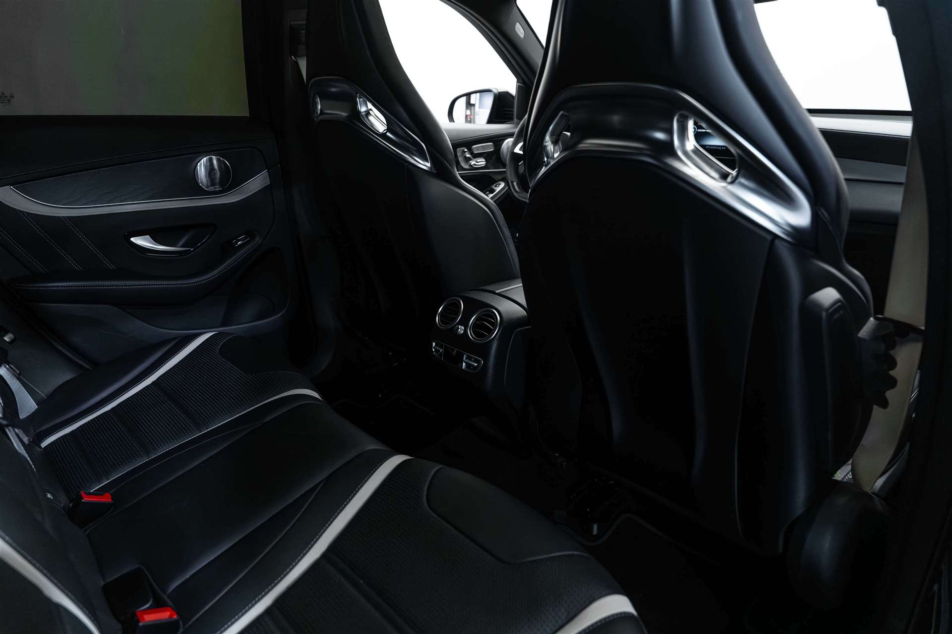 MERCEDES-BENZ GLC 63 S AMG 4Matic+ 9G-Tronic-image-14