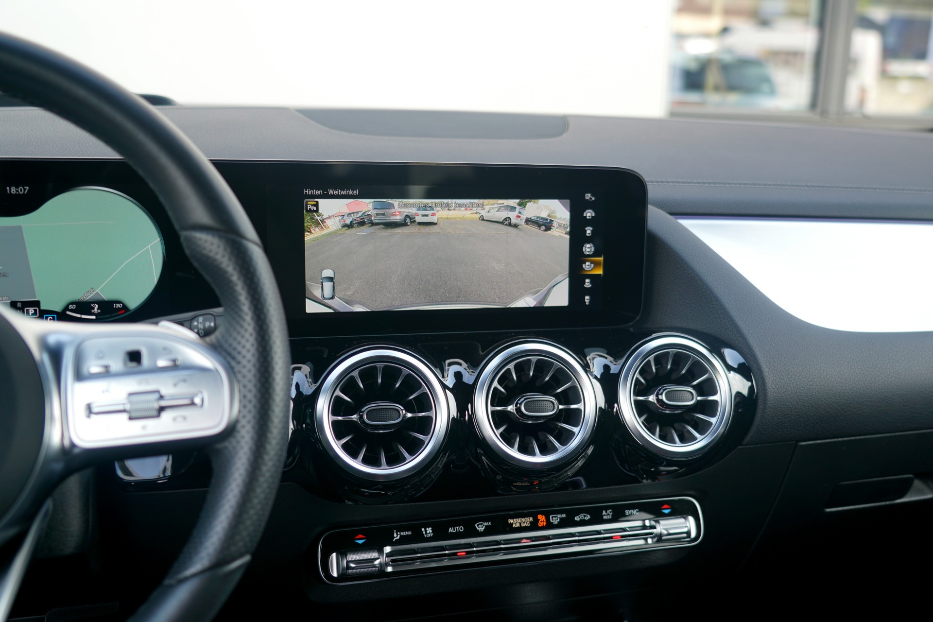 MERCEDES-BENZ GLA 220d 4Matic AMG Line 8G-DCT (CH)-image-11