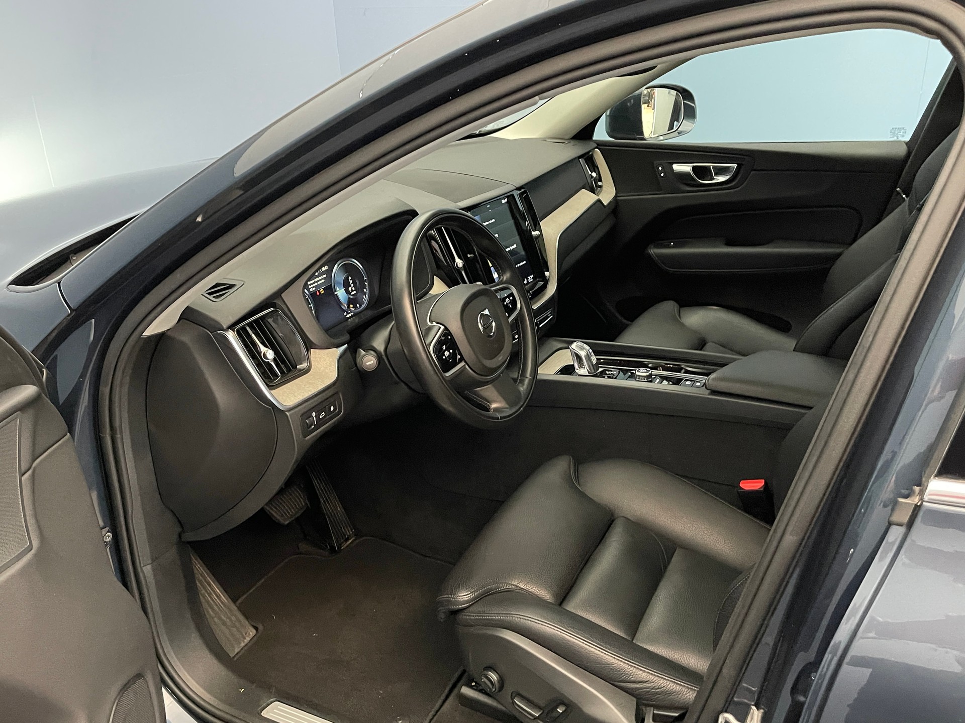 VOLVO XC60 2.0 T8 TE Inscription AWD-image-12