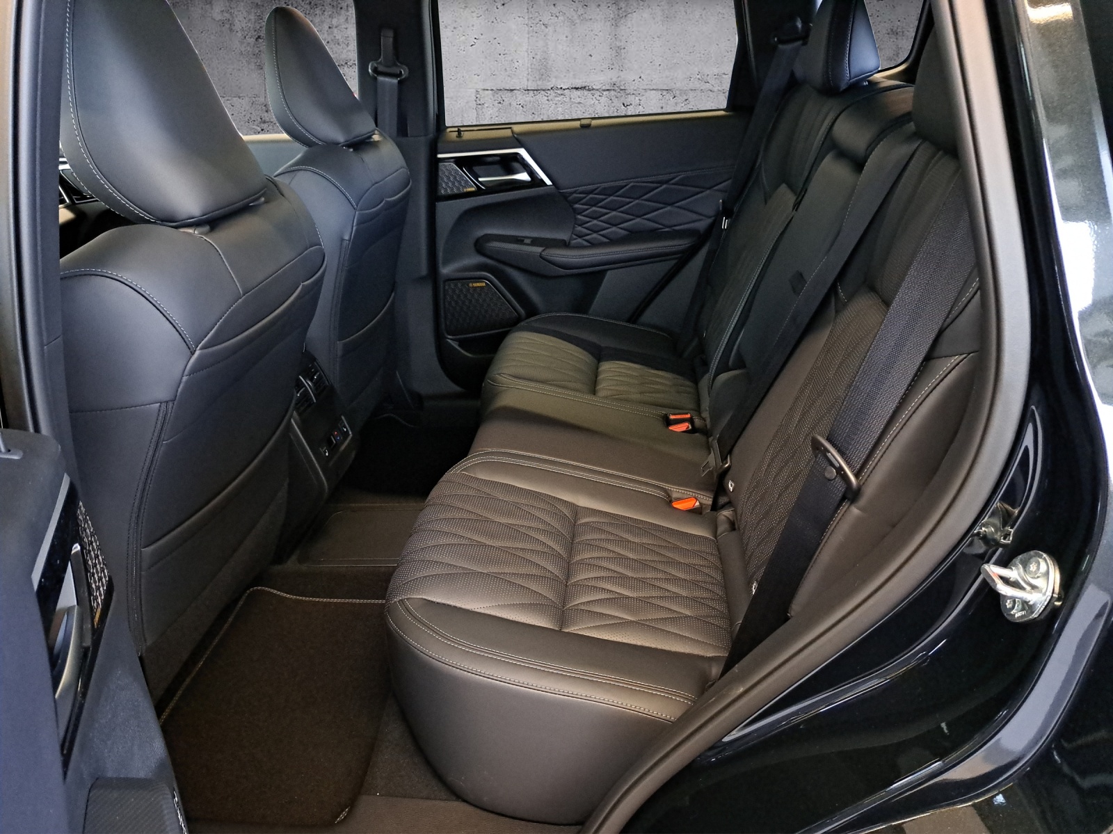 MITSUBISHI Outlander 2.4 PHEV Sport 4x4-image-15