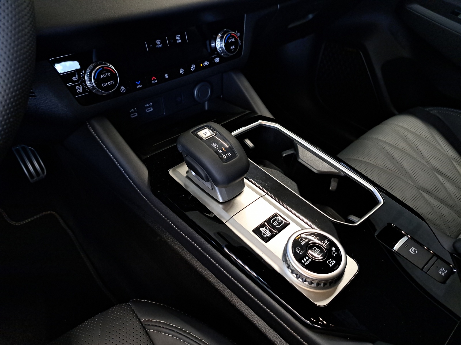 MITSUBISHI Outlander 2.4 PHEV Sport 4x4-image-12