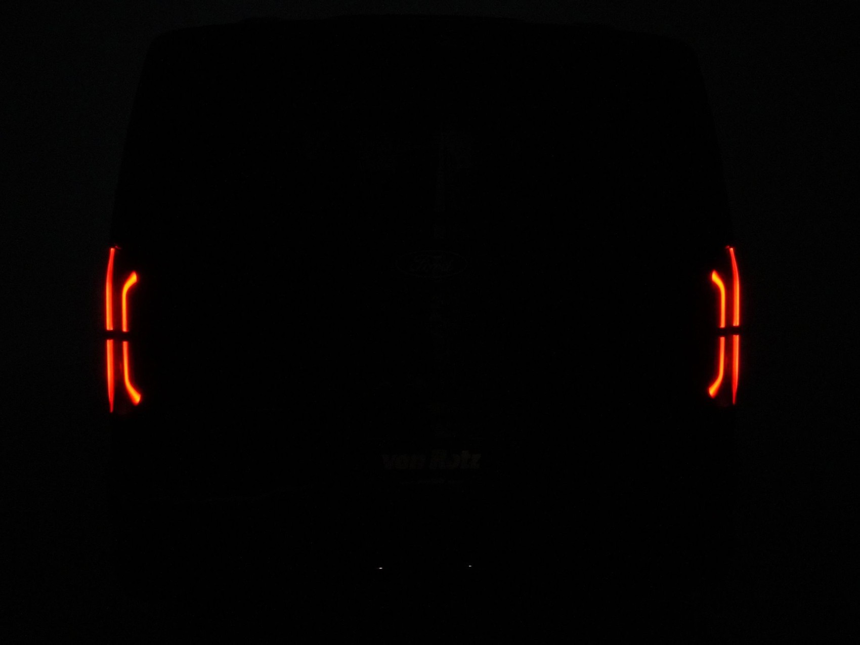 FORD Tourneo Custom L1 2.5 Plug-in-Hybrid Titanium X-showroom-element-3