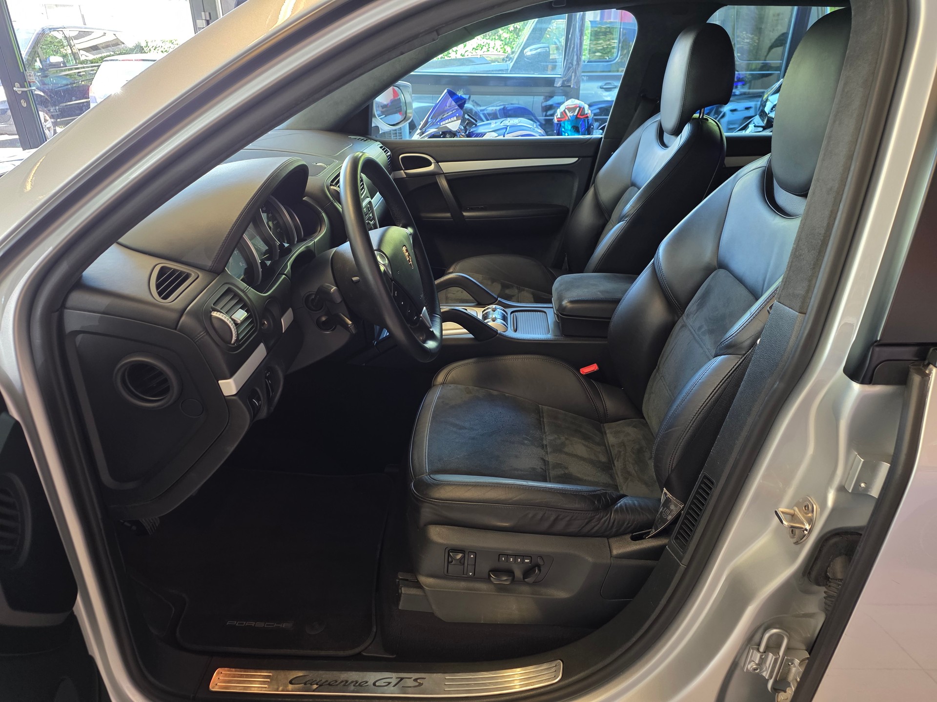 PORSCHE Cayenne 4.8 V8 GTS Tiptronic ''TRAUMZUSTAND''-image-3