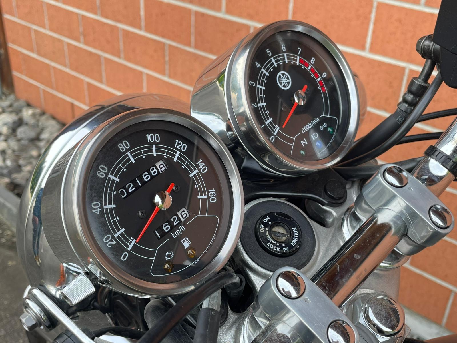 YAMAHA SR 400-image-8