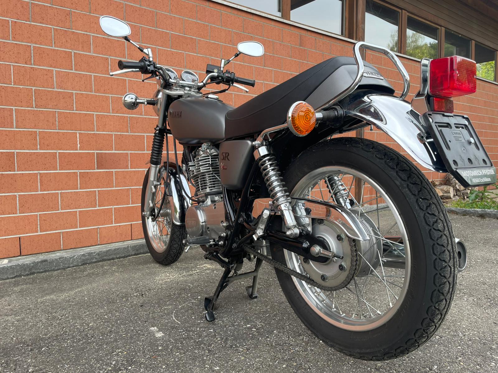 YAMAHA SR 400-image-5