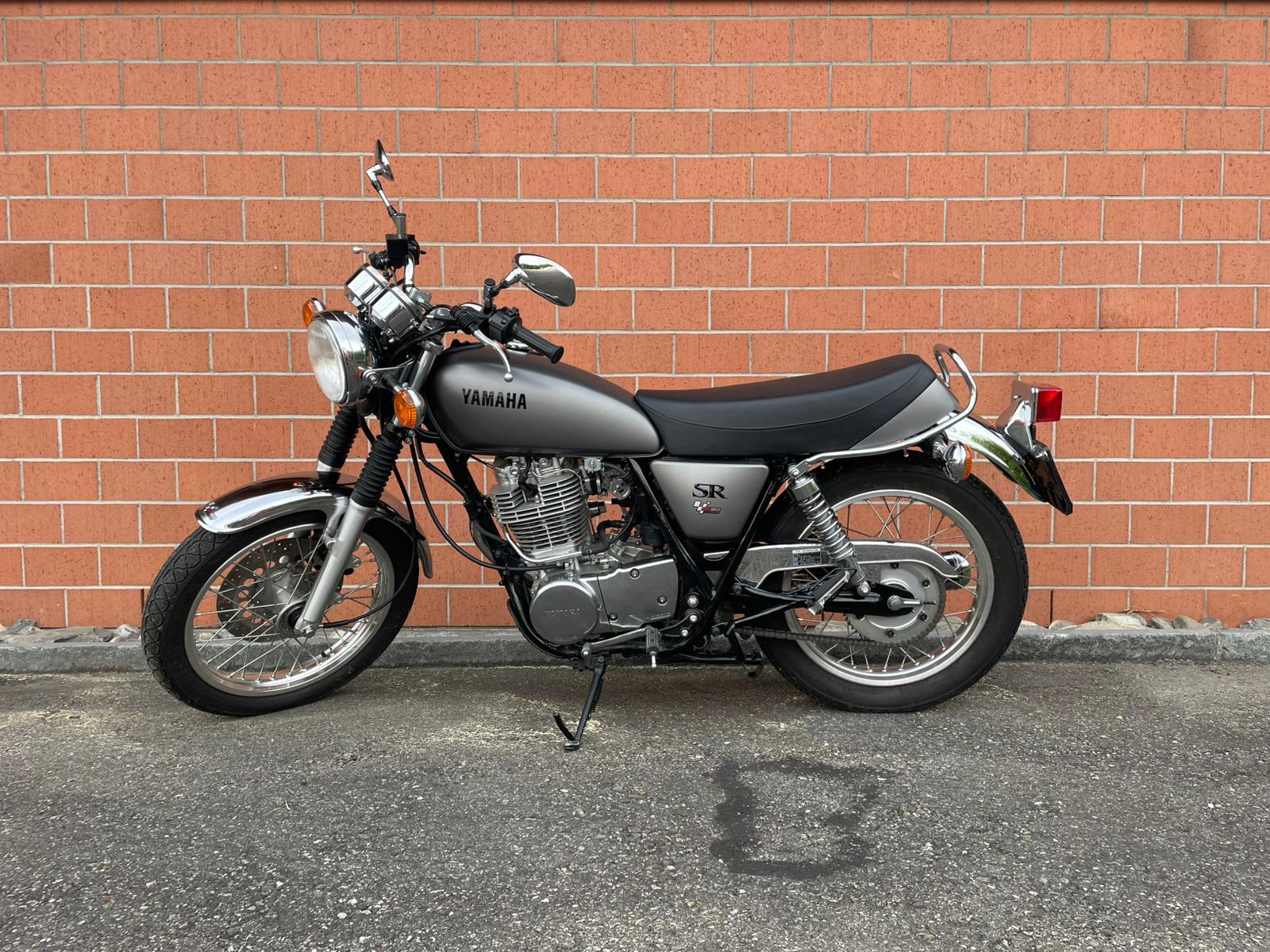 YAMAHA SR 400-image-0