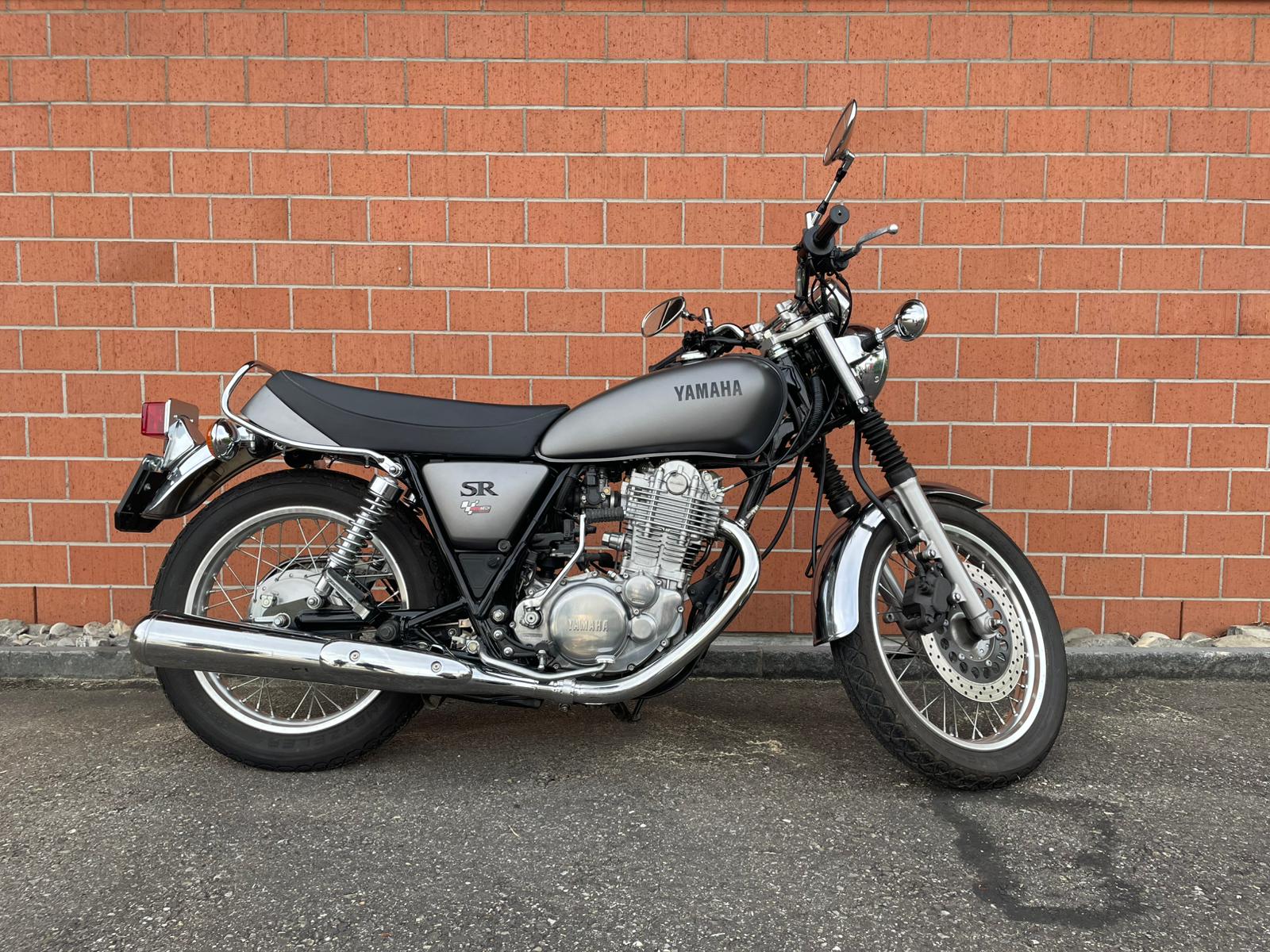 YAMAHA SR 400-image-2