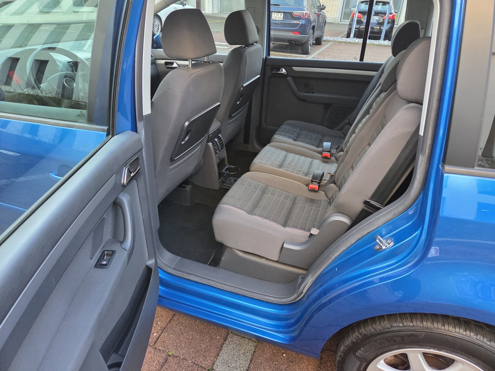 VW Touran 2.0 TDI Highline |Frisch ab MFK und Service|Xenon|Standheizung| Navi |Kühlschrank|Temomat-image-12