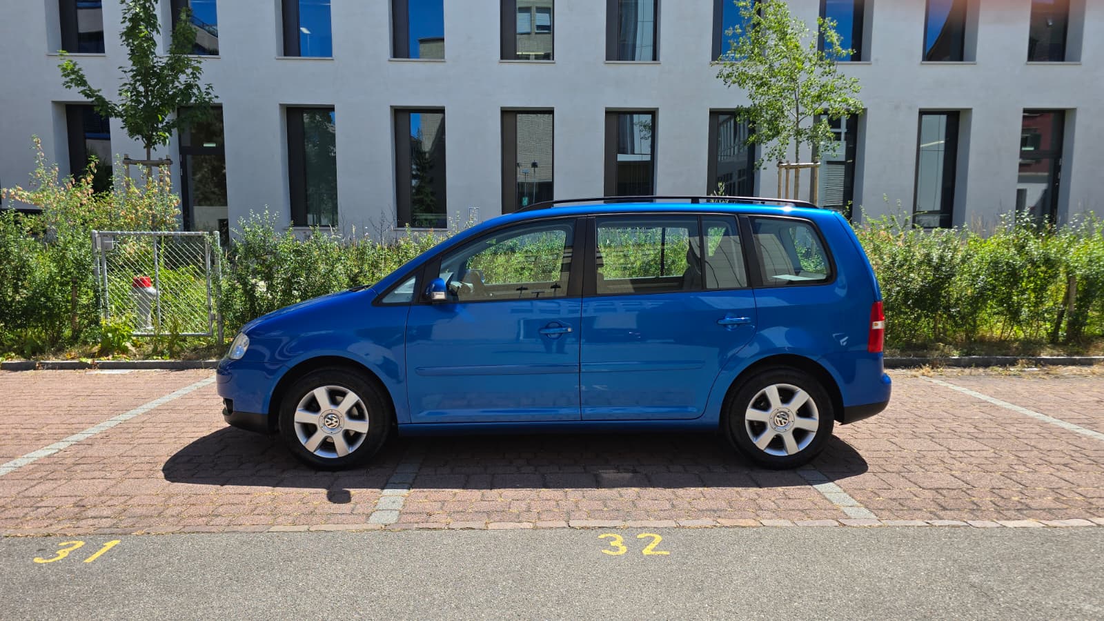 VW Touran 2.0 TDI Highline |Frisch ab MFK und Service|Xenon|Standheizung| Navi |Kühlschrank|Temomat-image-4