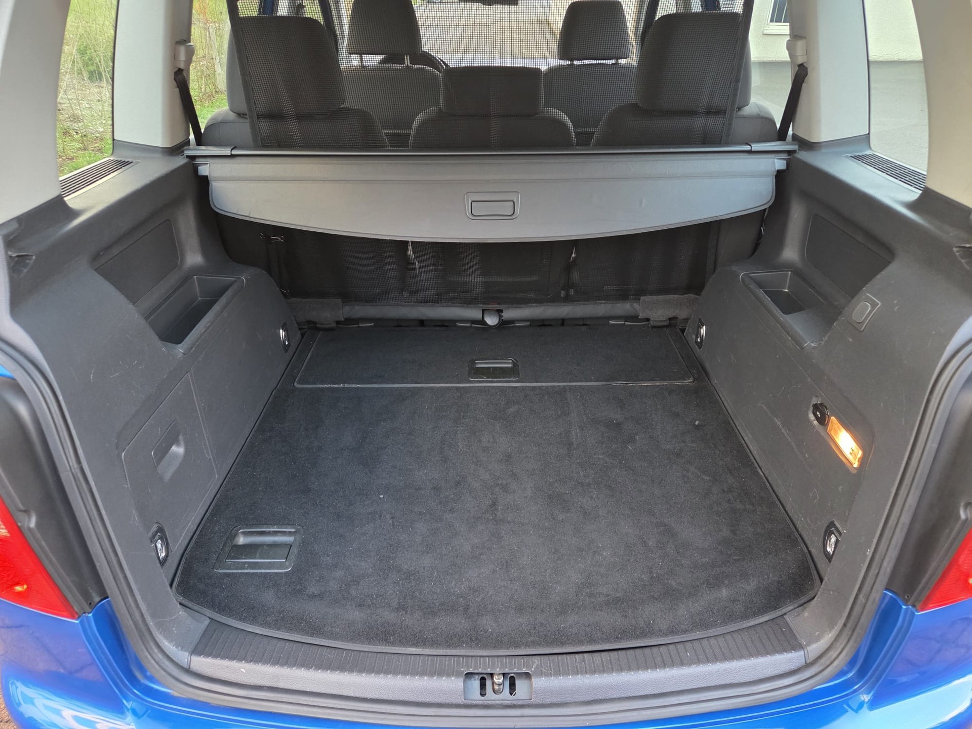 VW Touran 2.0 TDI Highline |Frisch ab MFK und Service|Xenon|Standheizung| Navi |Kühlschrank|Temomat-image-15