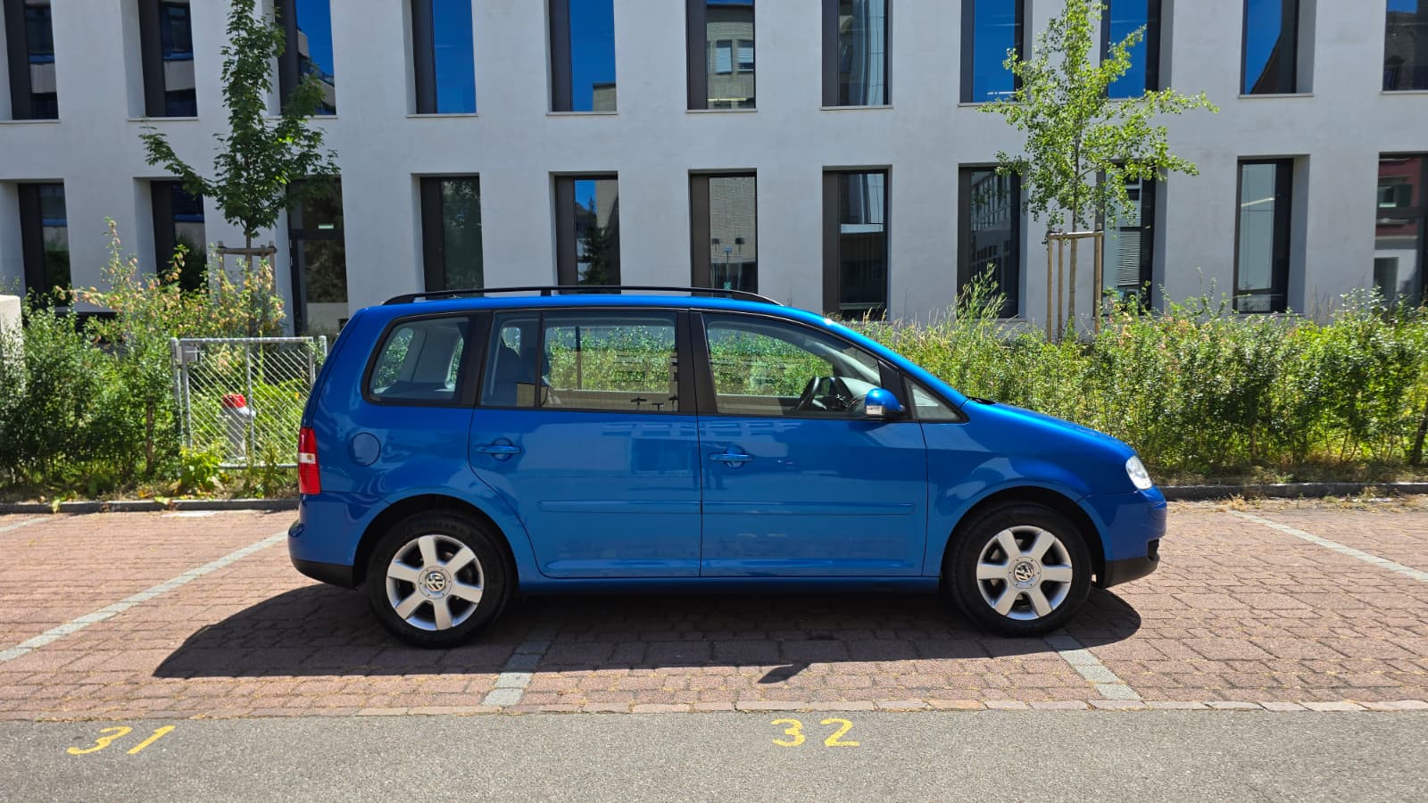 VW Touran 2.0 TDI Highline |Frisch ab MFK und Service|Xenon|Standheizung| Navi |Kühlschrank|Temomat-image-3