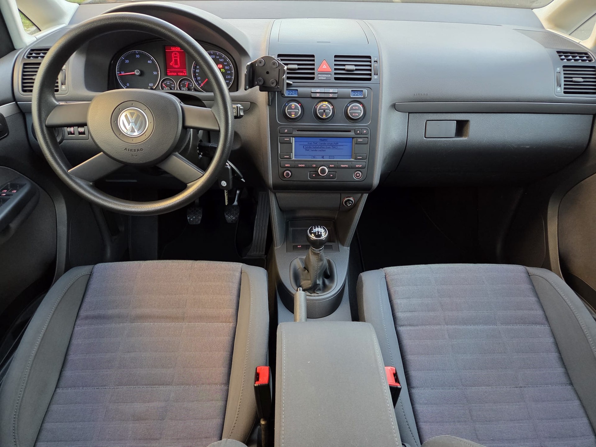 VW Touran 2.0 TDI Highline |Frisch ab MFK und Service|Xenon|Standheizung| Navi |Kühlschrank|Temomat-image-13