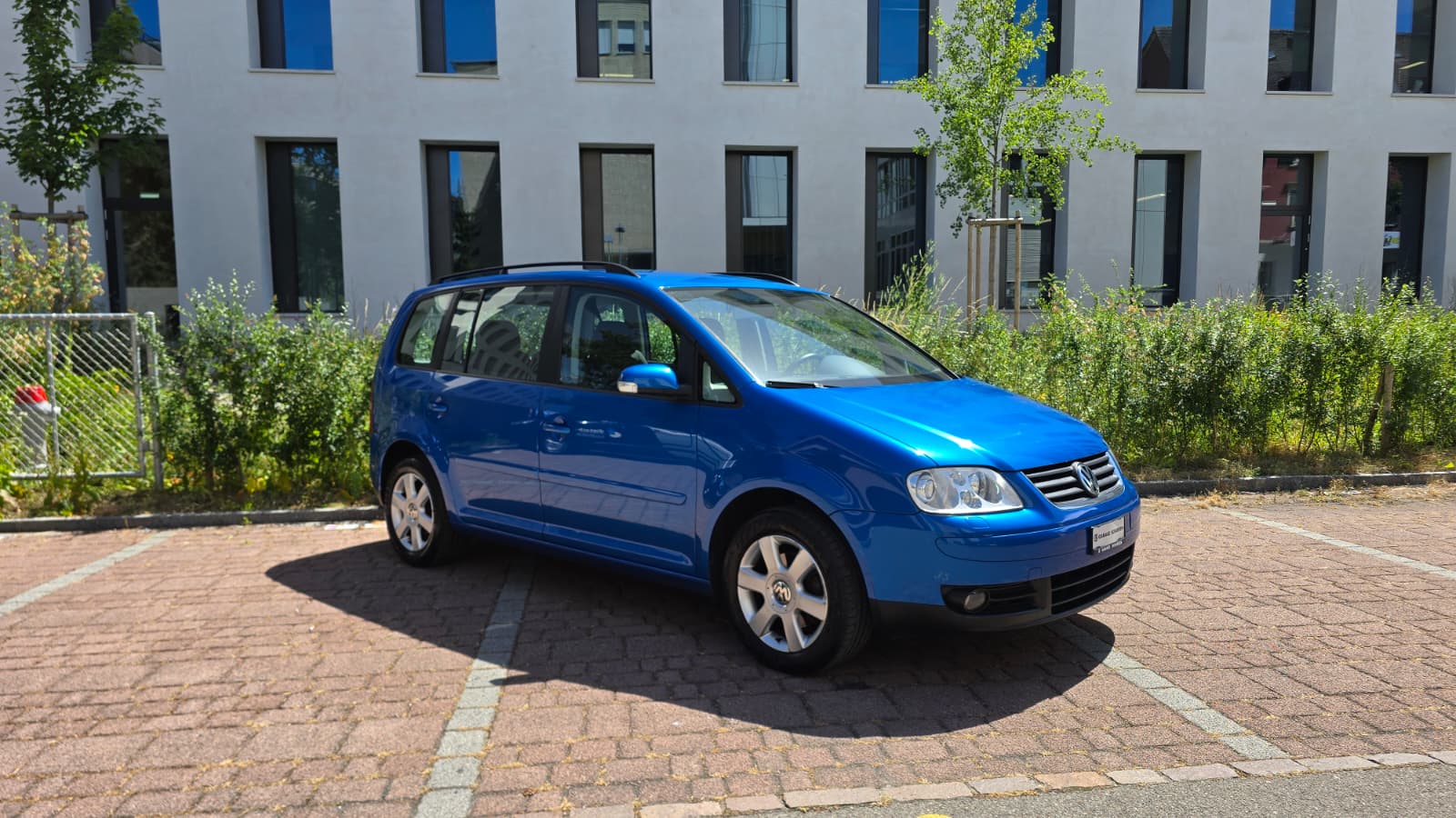 VW Touran 2.0 TDI Highline |Frisch ab MFK und Service|Xenon|Standheizung| Navi |Kühlschrank|Temomat-image-1