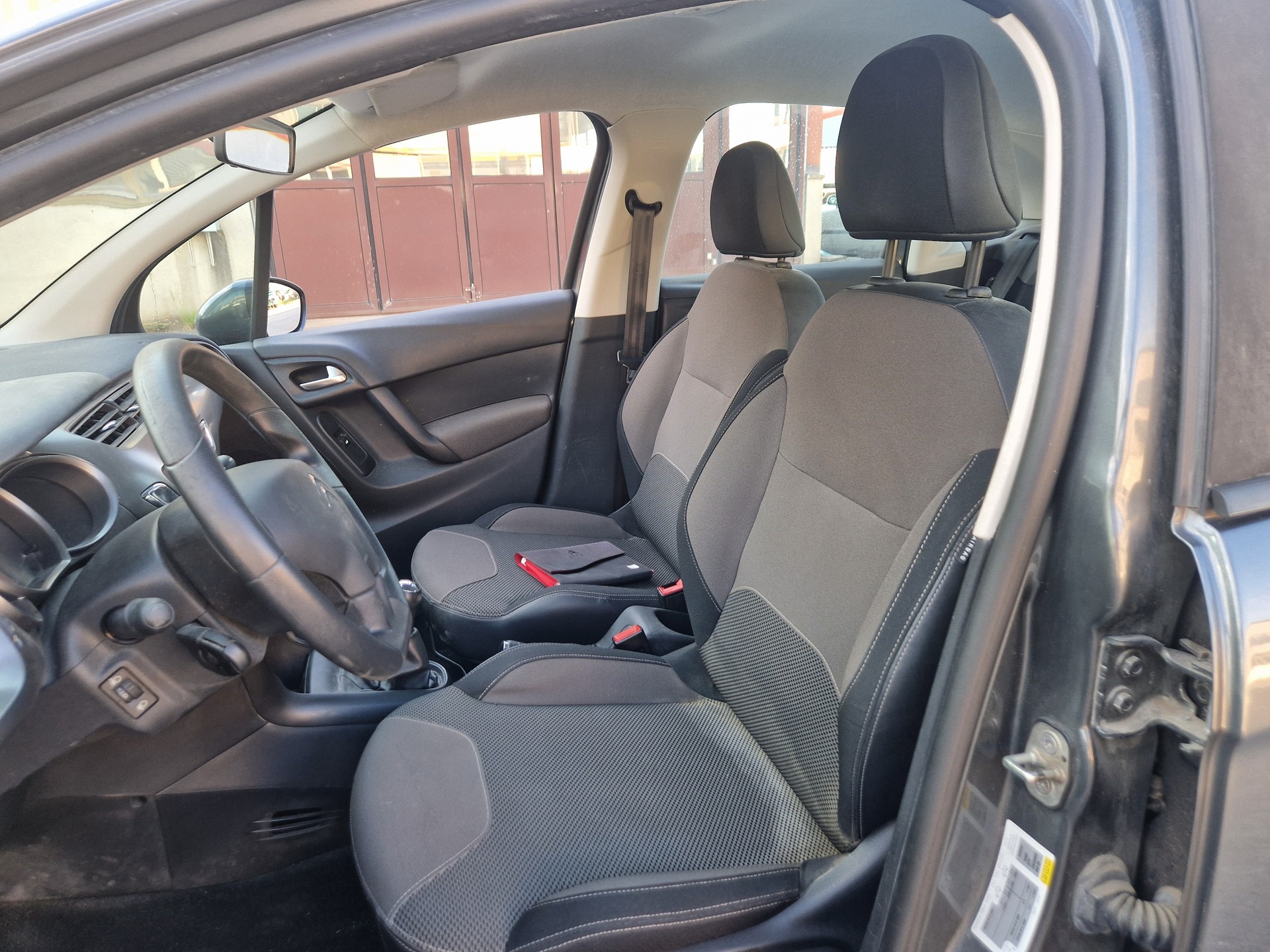 CITROEN C3 1.2i Exclusive-image-8