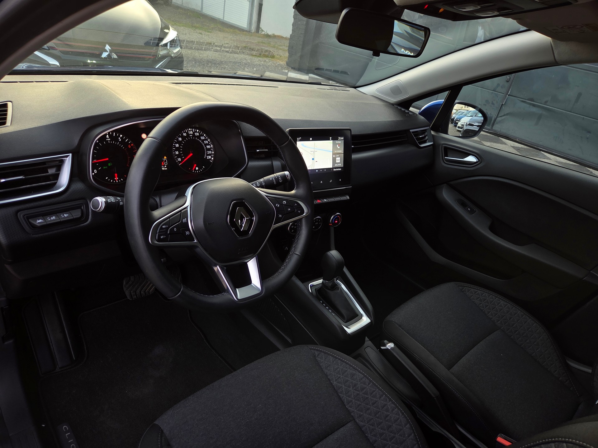 RENAULT Clio 1.0 Intens CVT-image-11