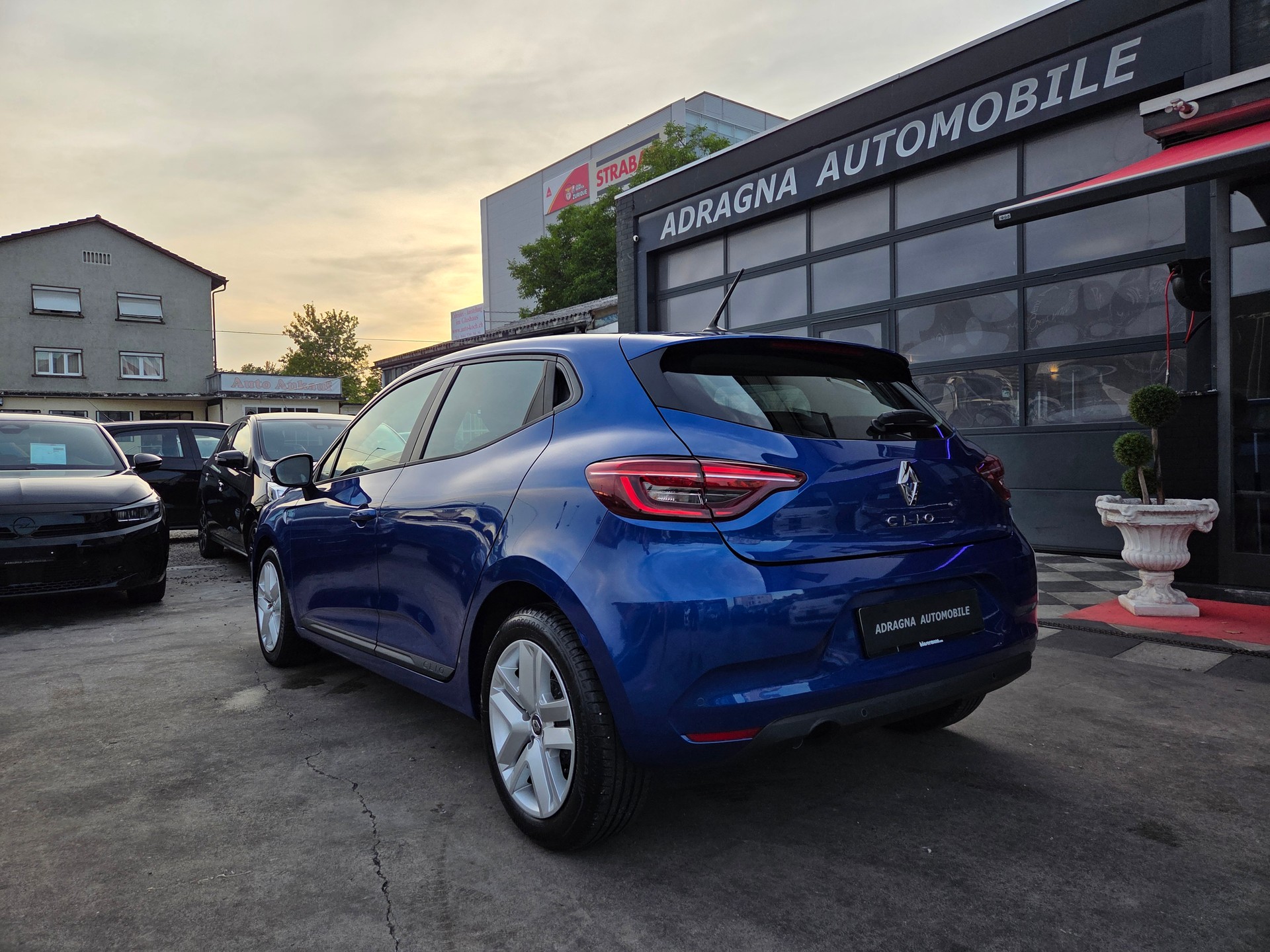 RENAULT Clio 1.0 Intens CVT-image-5