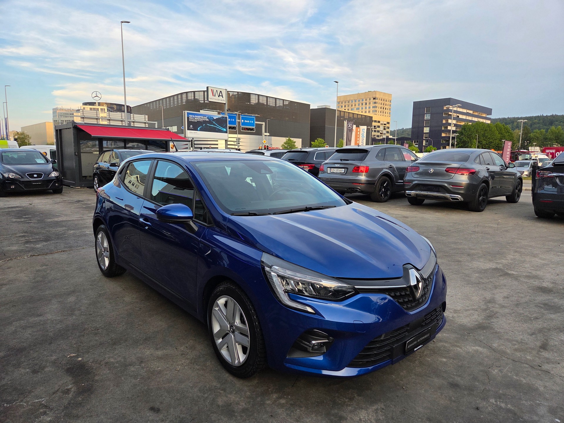 RENAULT Clio 1.0 Intens CVT-image-8