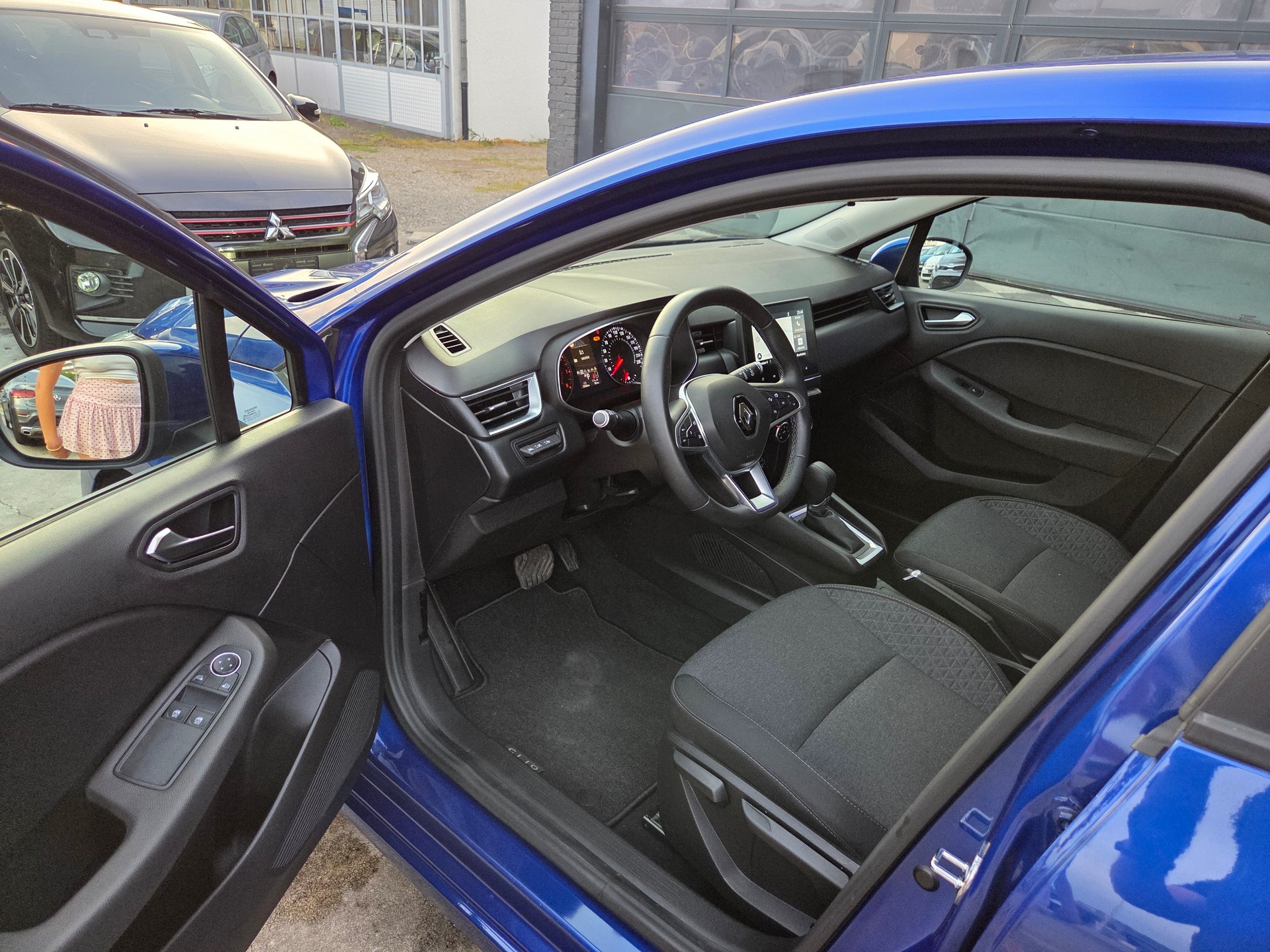 RENAULT Clio 1.0 Intens CVT-image-10