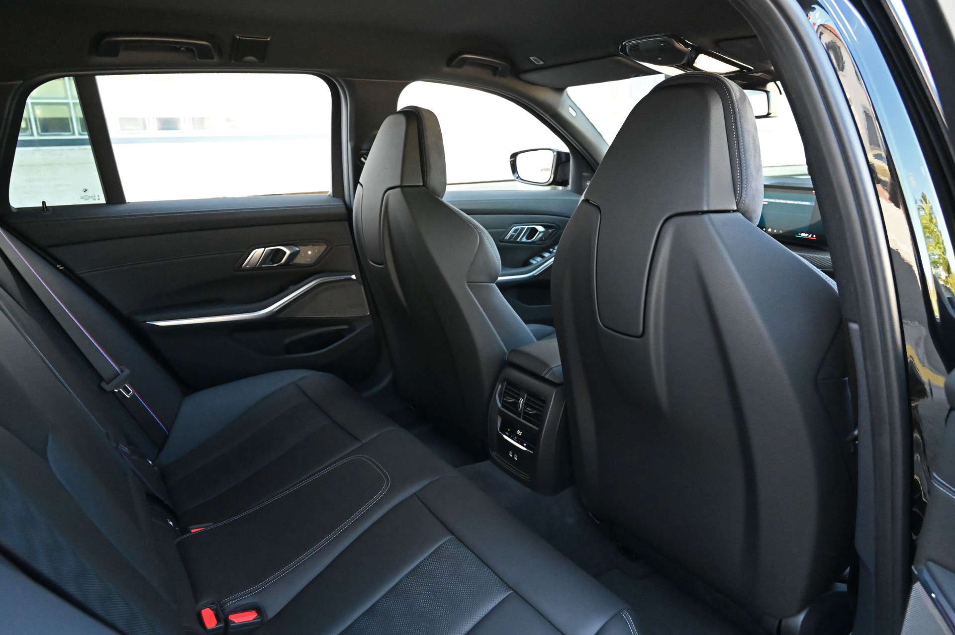 BMW M3 Touring xDrive Competition M-image-18