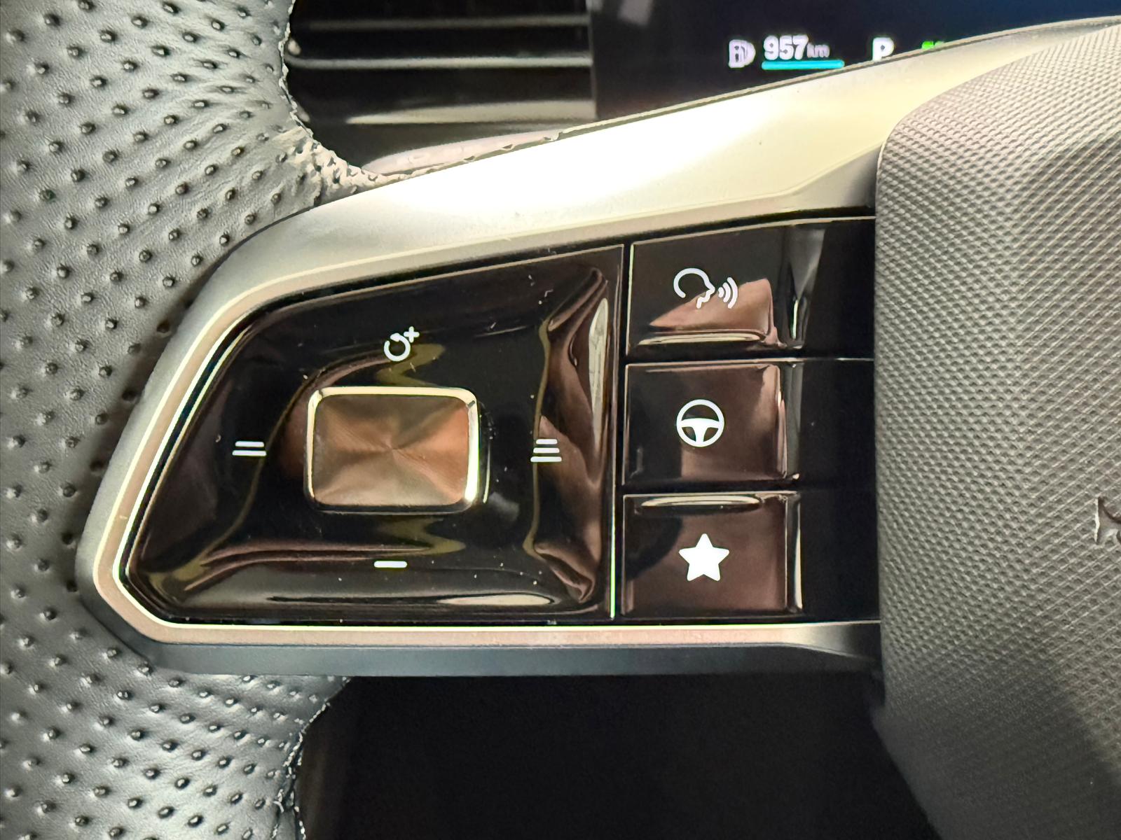 MG HS 1.5 Hybrid Luxury-image-9