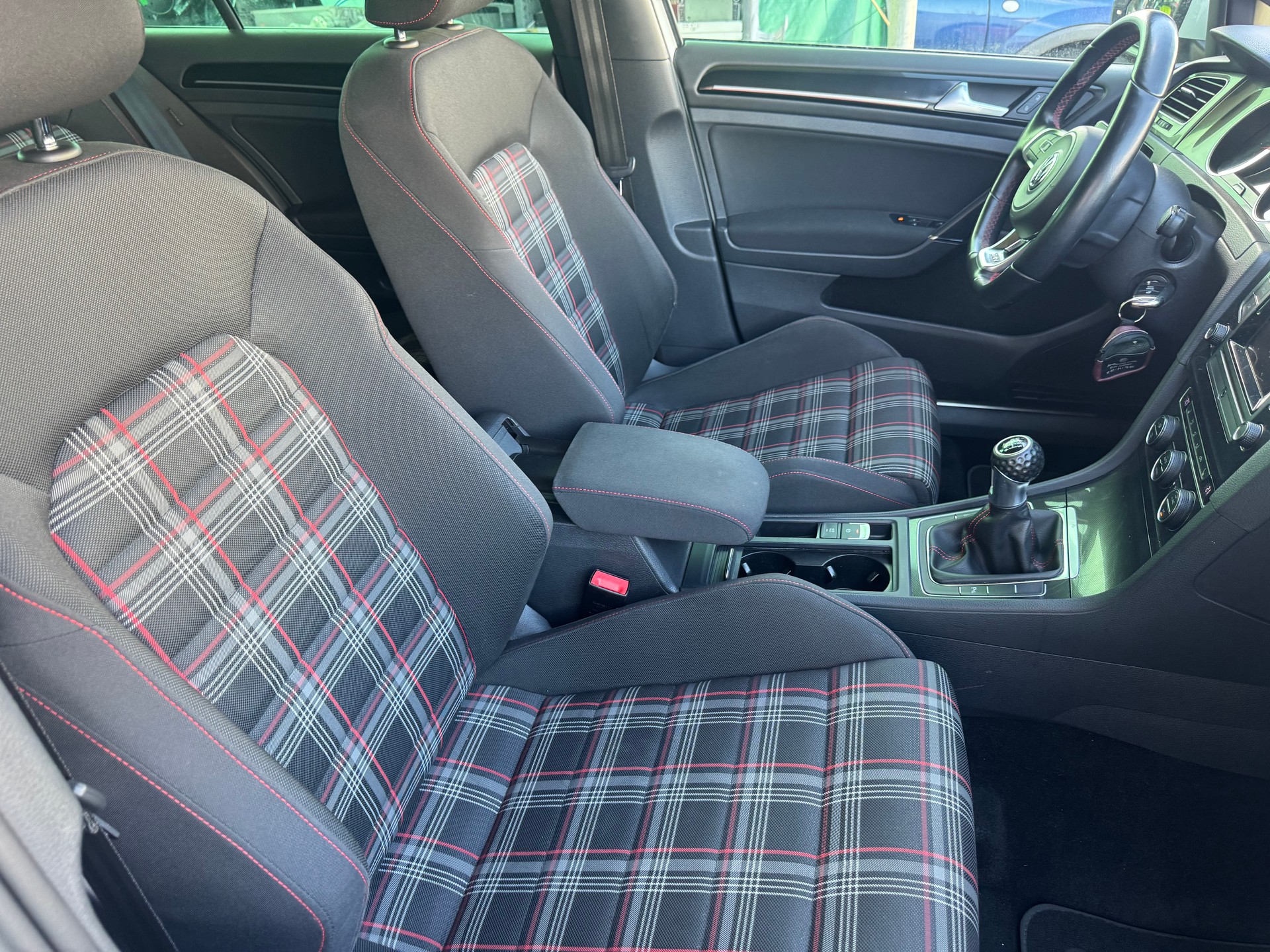 VW Golf 2.0 TSI GTI Performance-image-9