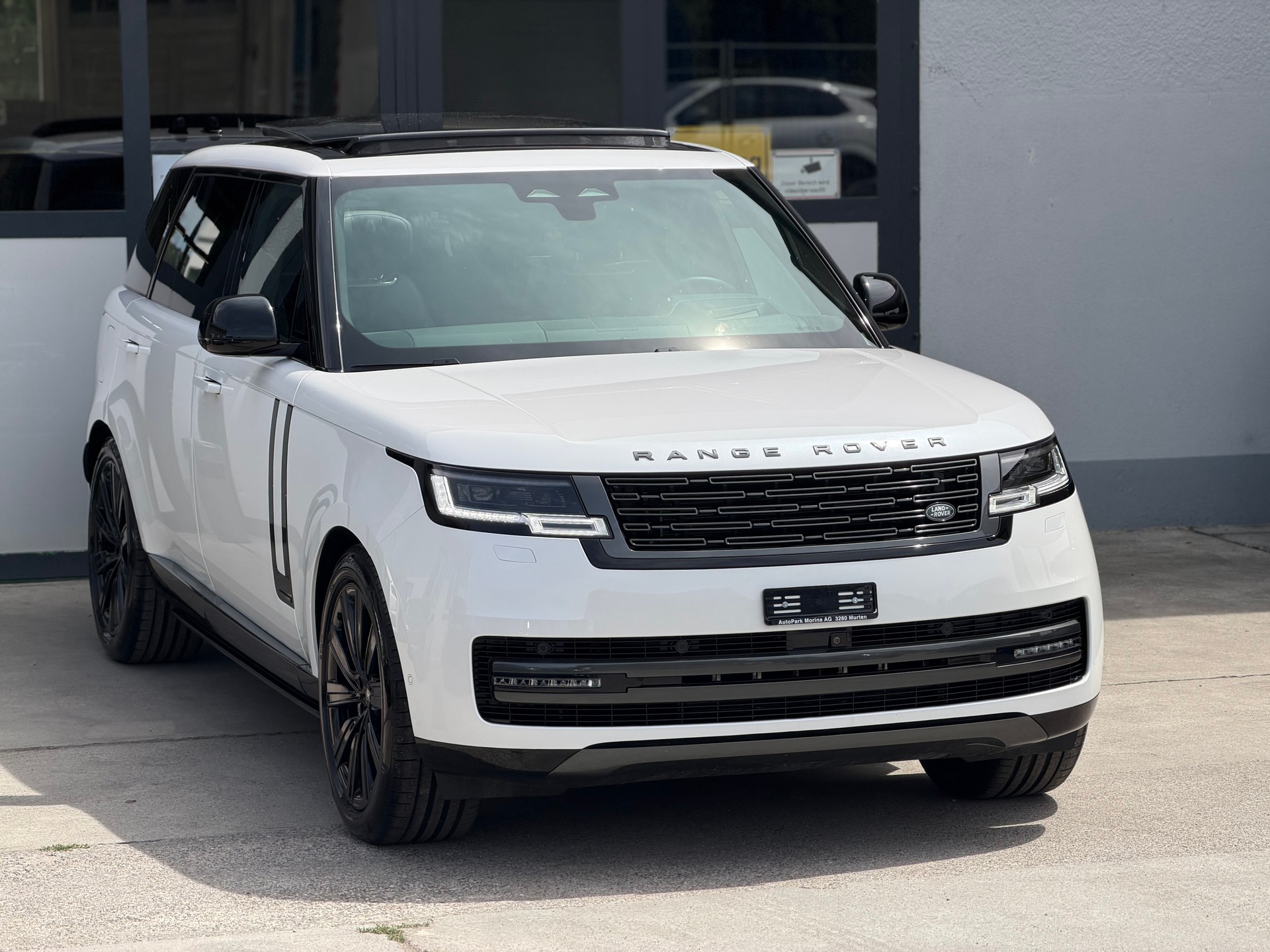 LAND ROVER Range Rover LWB SV P530 4.4 V8 Autobiography Automatic-showroom-element-3