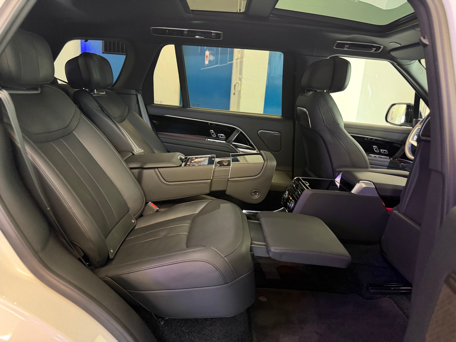 LAND ROVER Range Rover LWB SV P530 4.4 V8 Autobiography Automatic-image-18