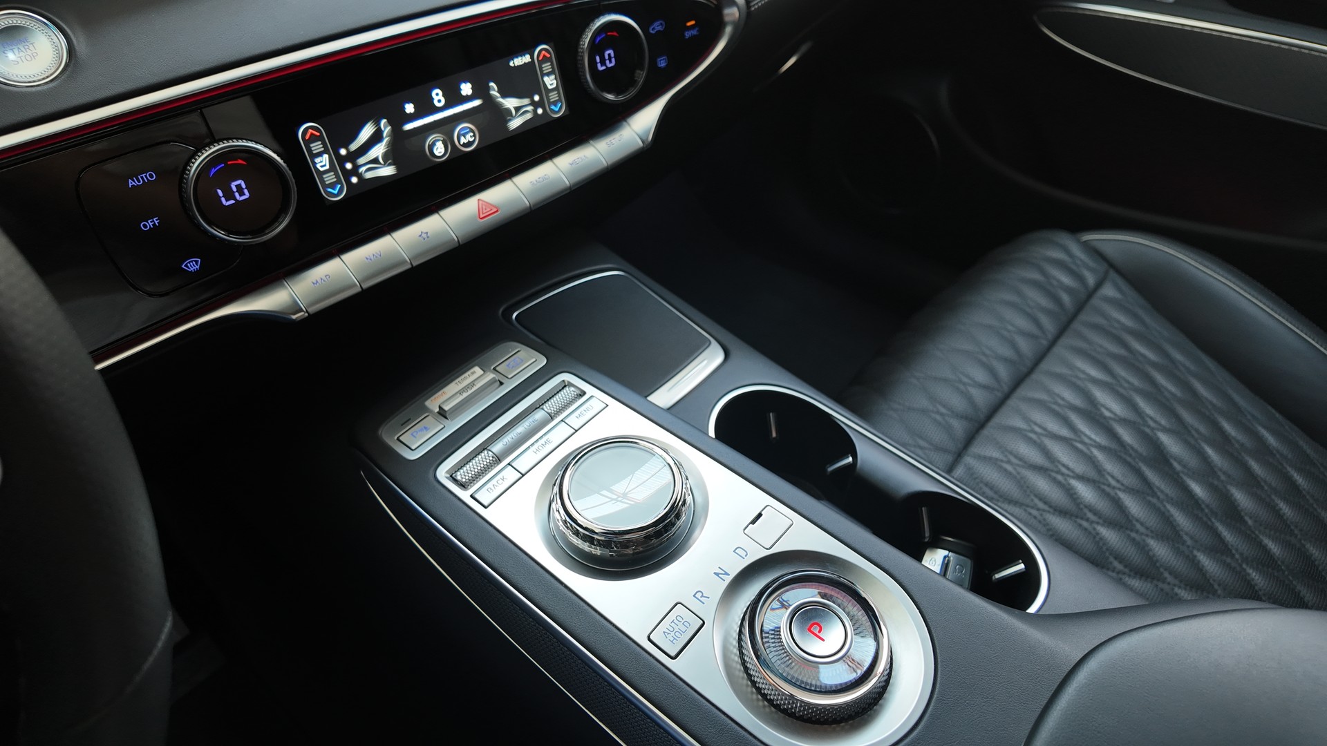 GENESIS GV70 2.5 TGDI Sport AT8 AWD-image-11