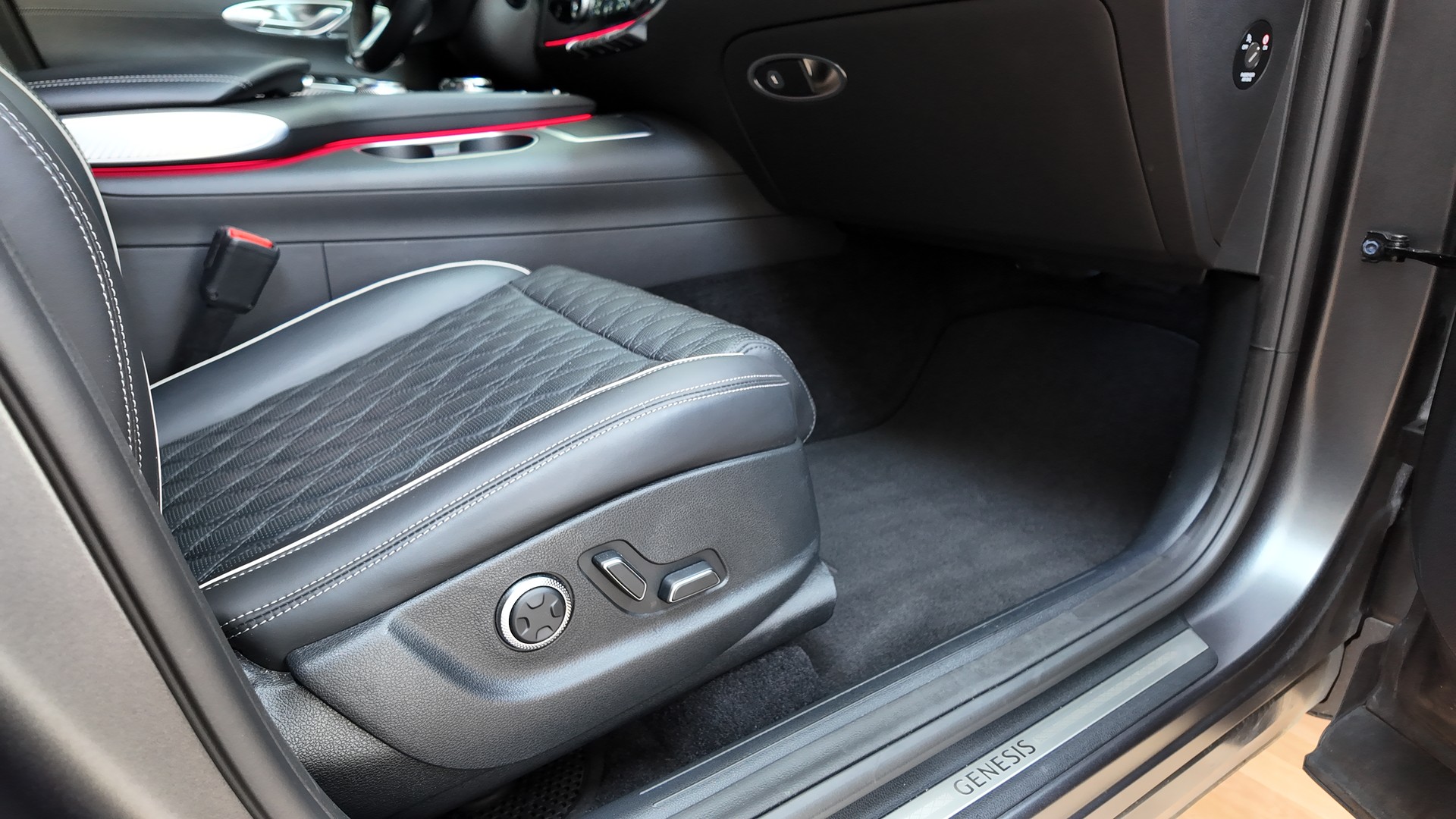 GENESIS GV70 2.5 TGDI Sport AT8 AWD-image-9