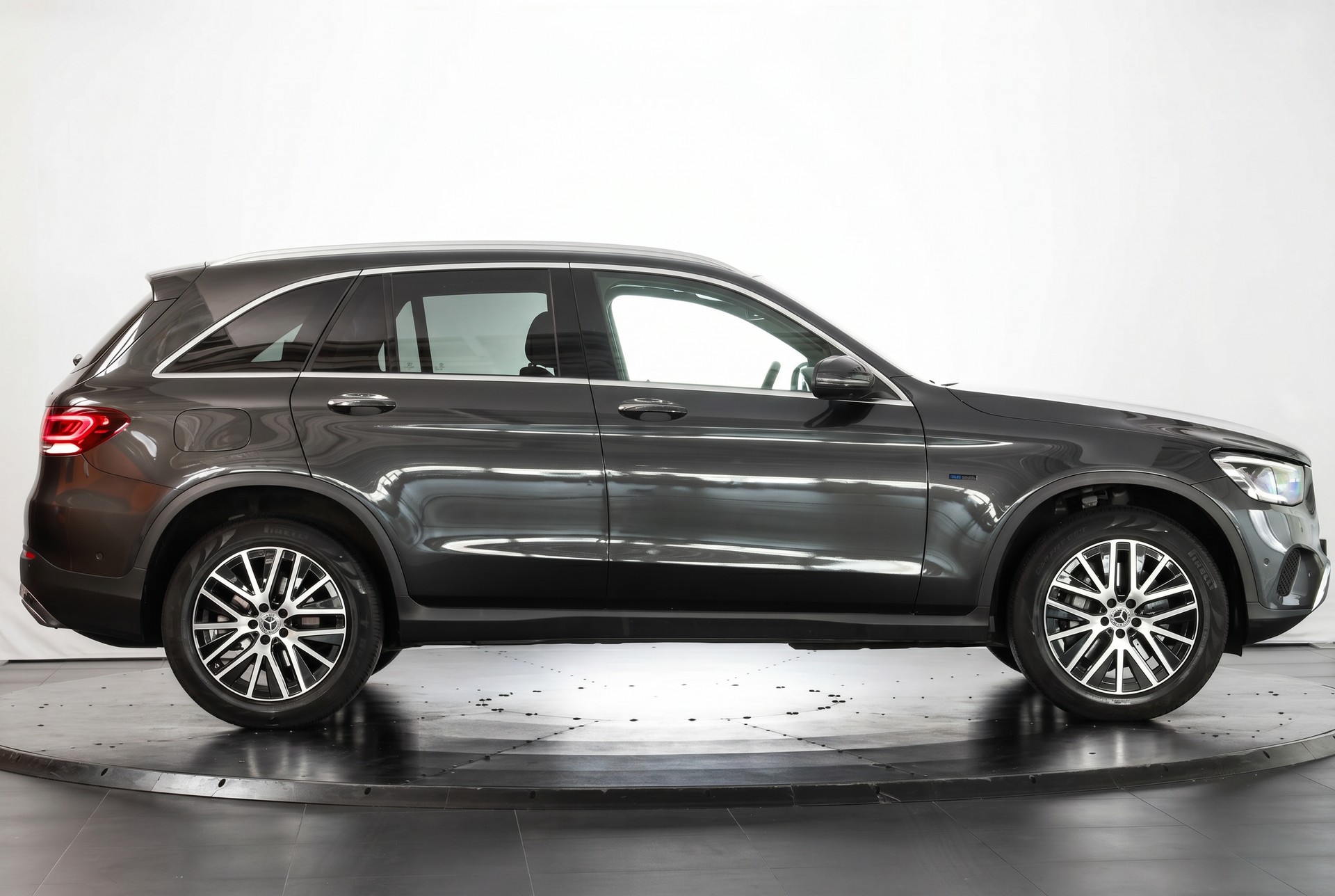 MERCEDES-BENZ GLC 300 de Off-Road 4Matic 9G-Tronic-showroom-element-3