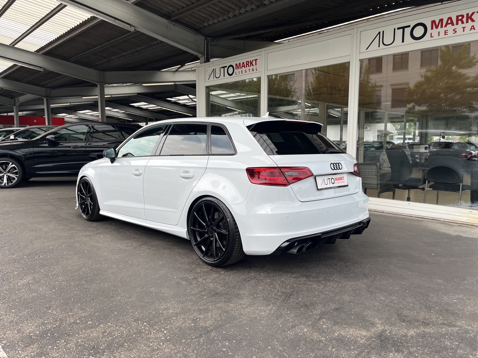 AUDI S3 Sportback 2.0 TFSI quattro S-tronic-showroom-element-2
