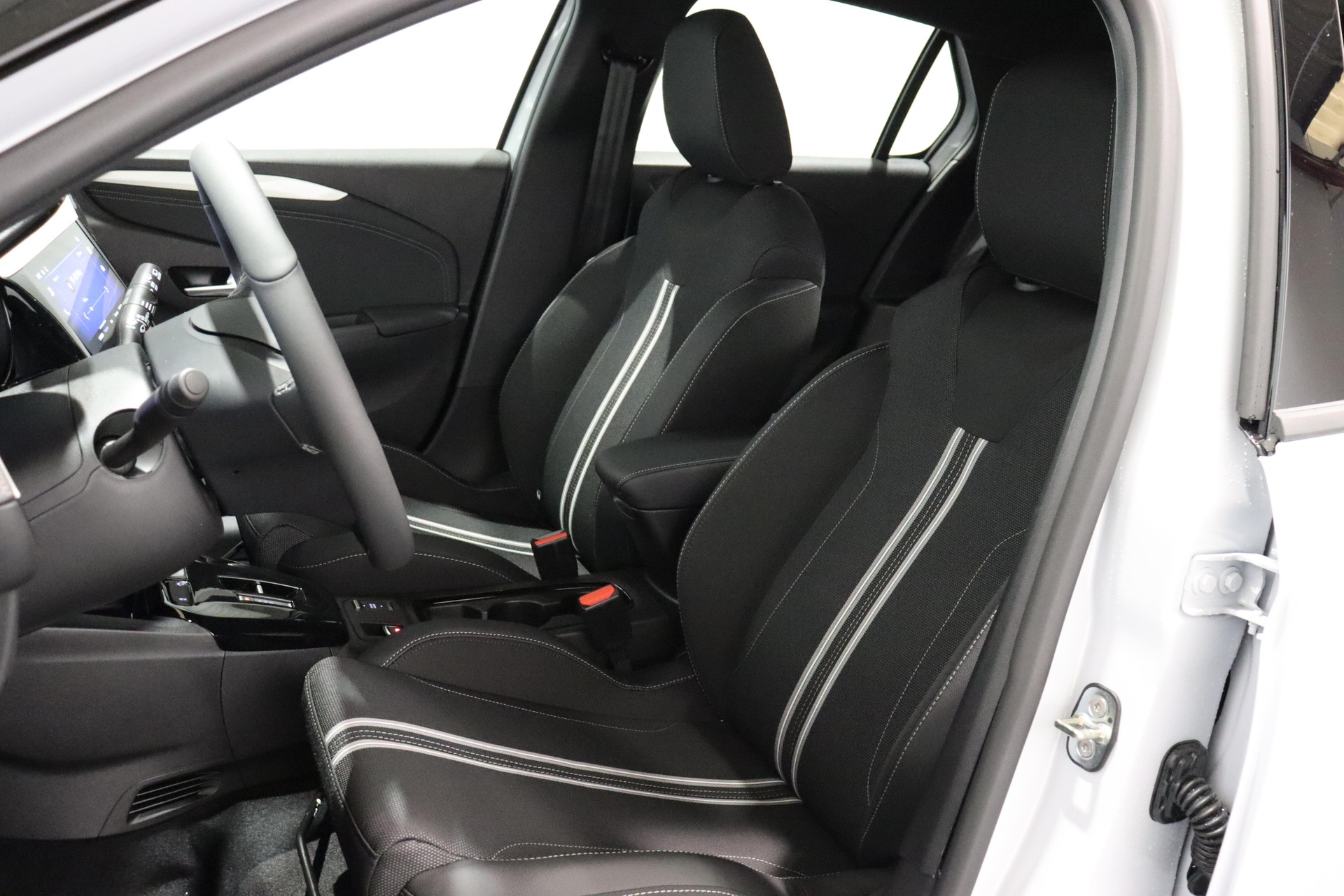 OPEL Corsa 1.2 T Hybrid Viva-showroom-element-3